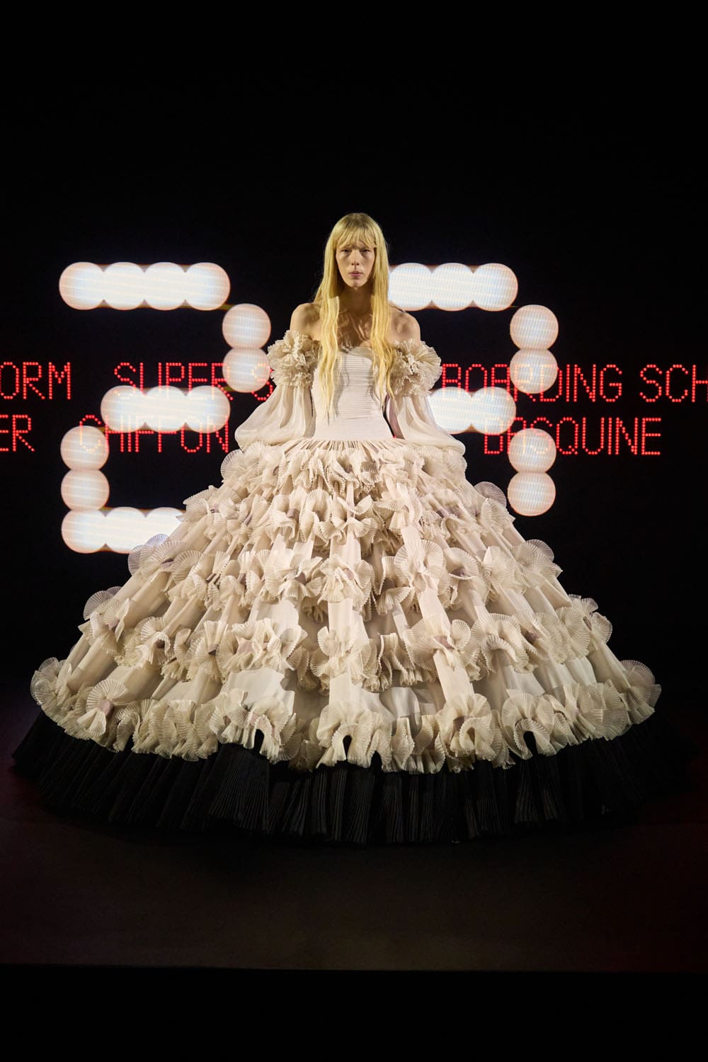 Valentino Haute Couture Primavera Verão 2025 Runway Revista (23)