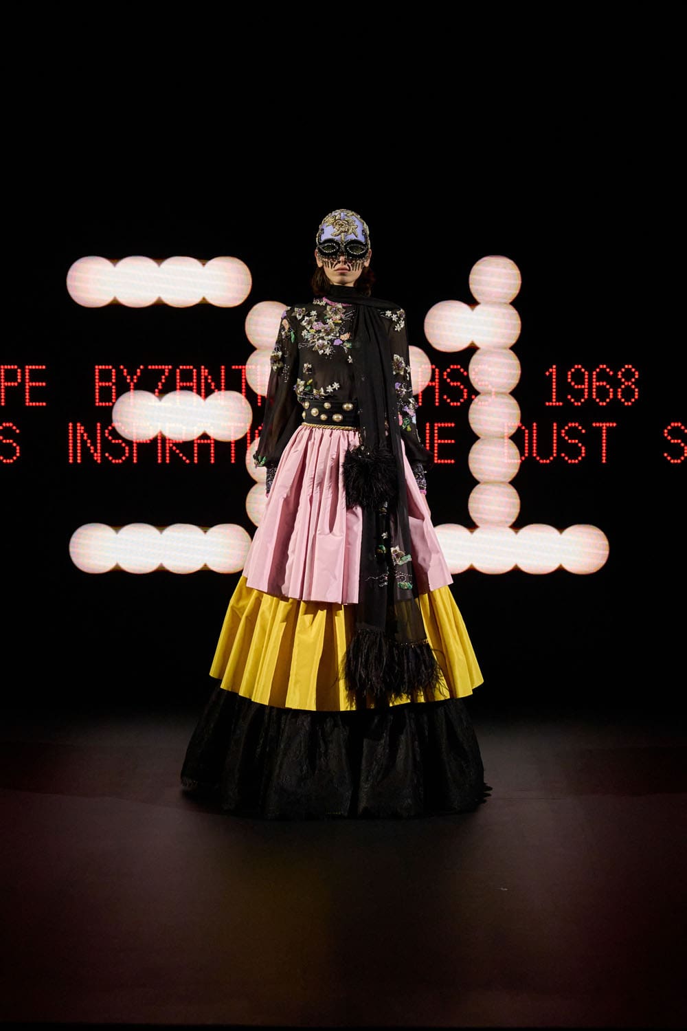 Valentino Haute Couture Primavera Verão 2025 Runway Revista (31)