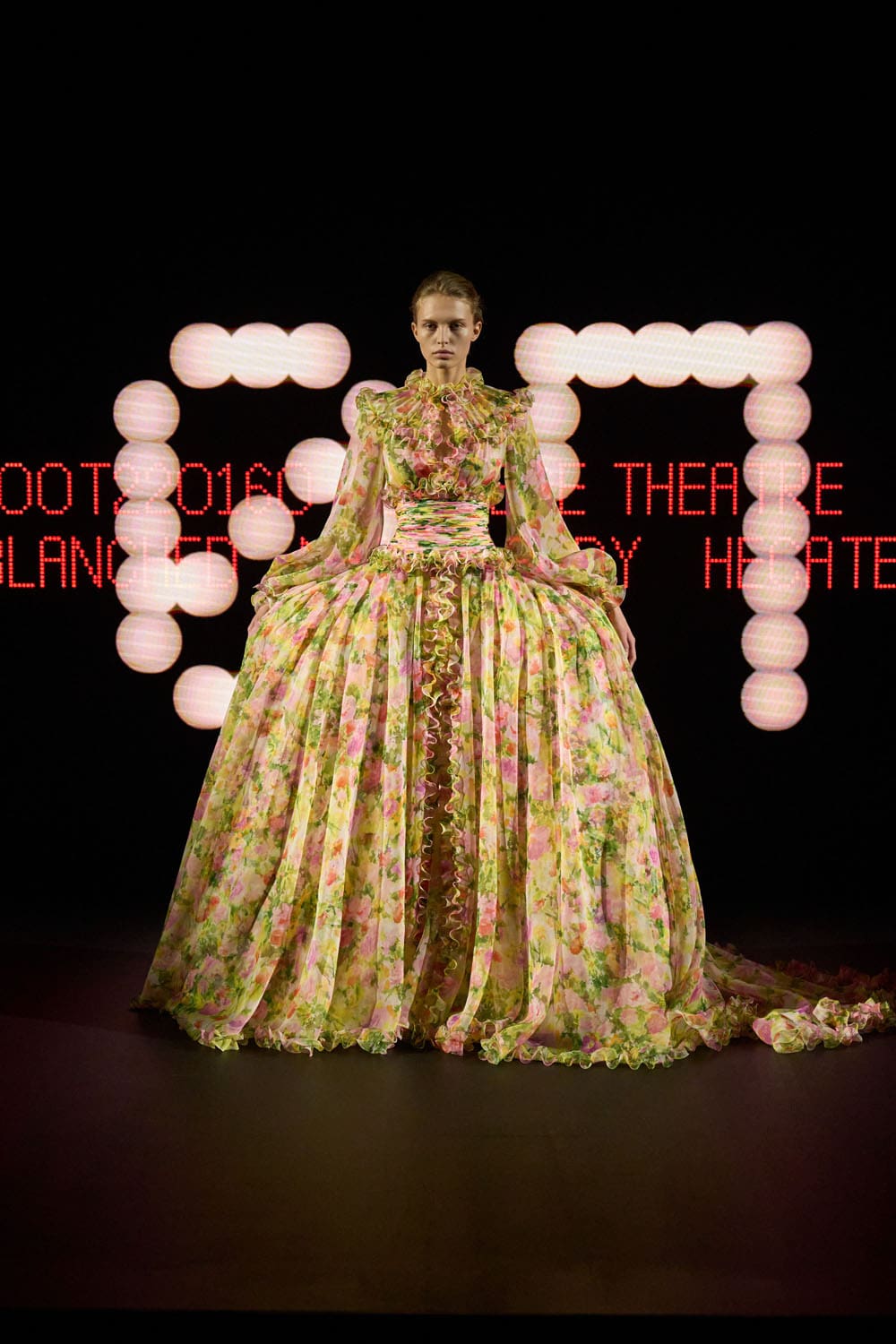 Valentino Haute Couture Primavera Verão 2025 Runway Revista (7)