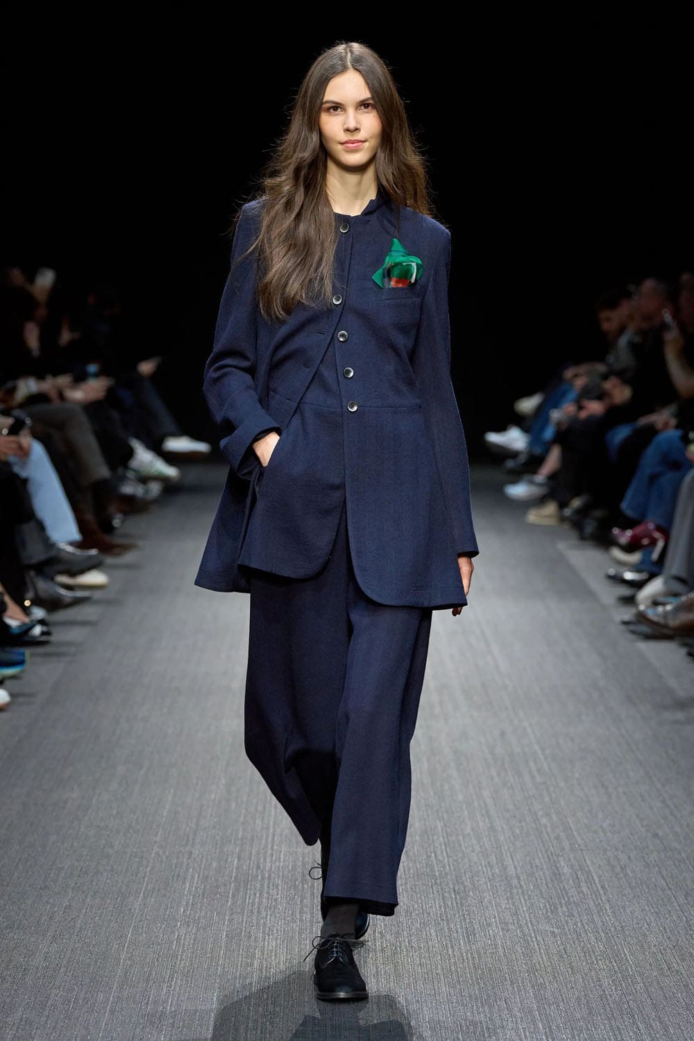 Emporio Armani Herbst Winter 2025 2026 Runway Magazin (25)