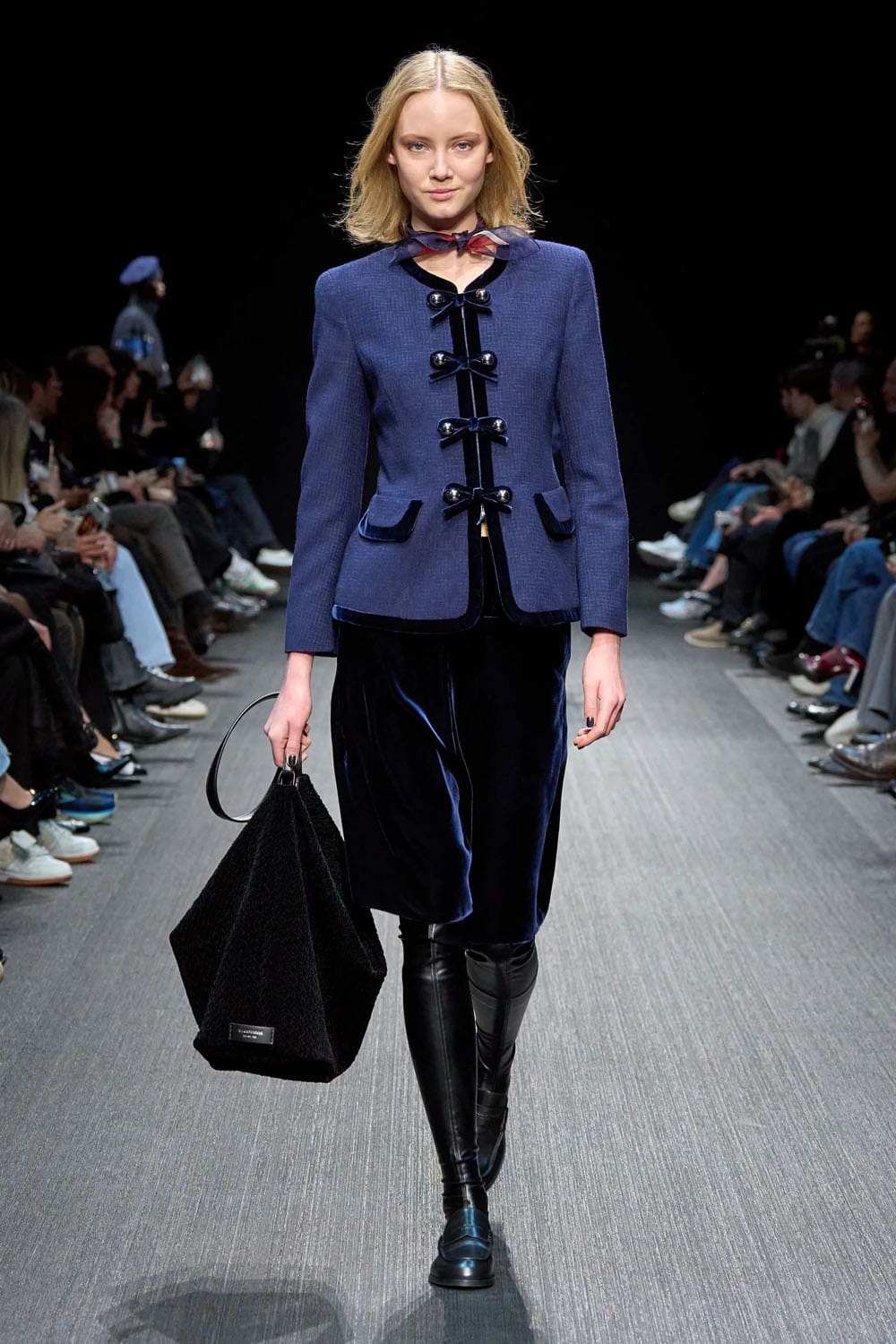 Emporio Armani Herbst Winter 2025 2026 Runway Magazin (26)