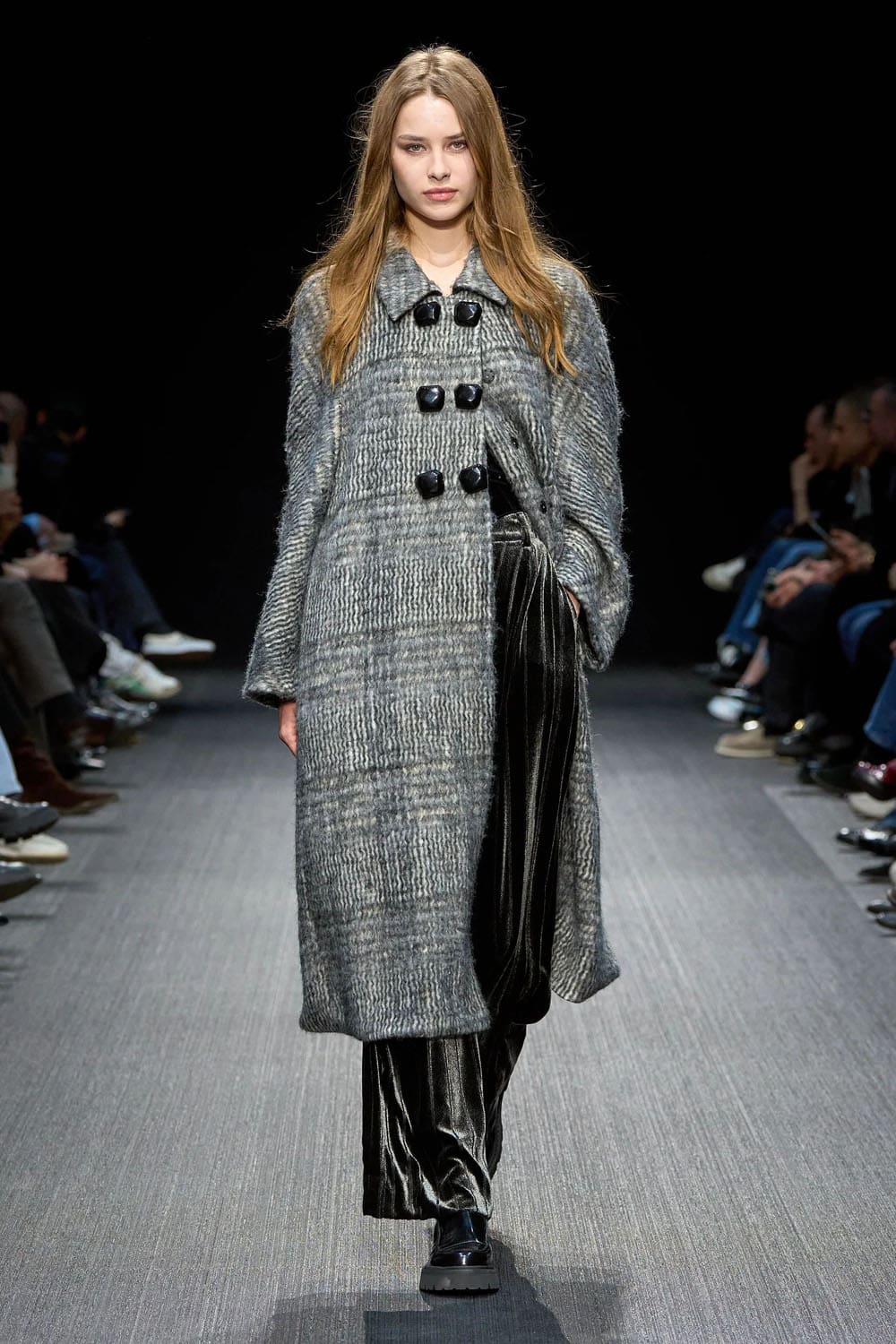 Emporio Armani Herbst Winter 2025 2026 Runway Magazin (4)