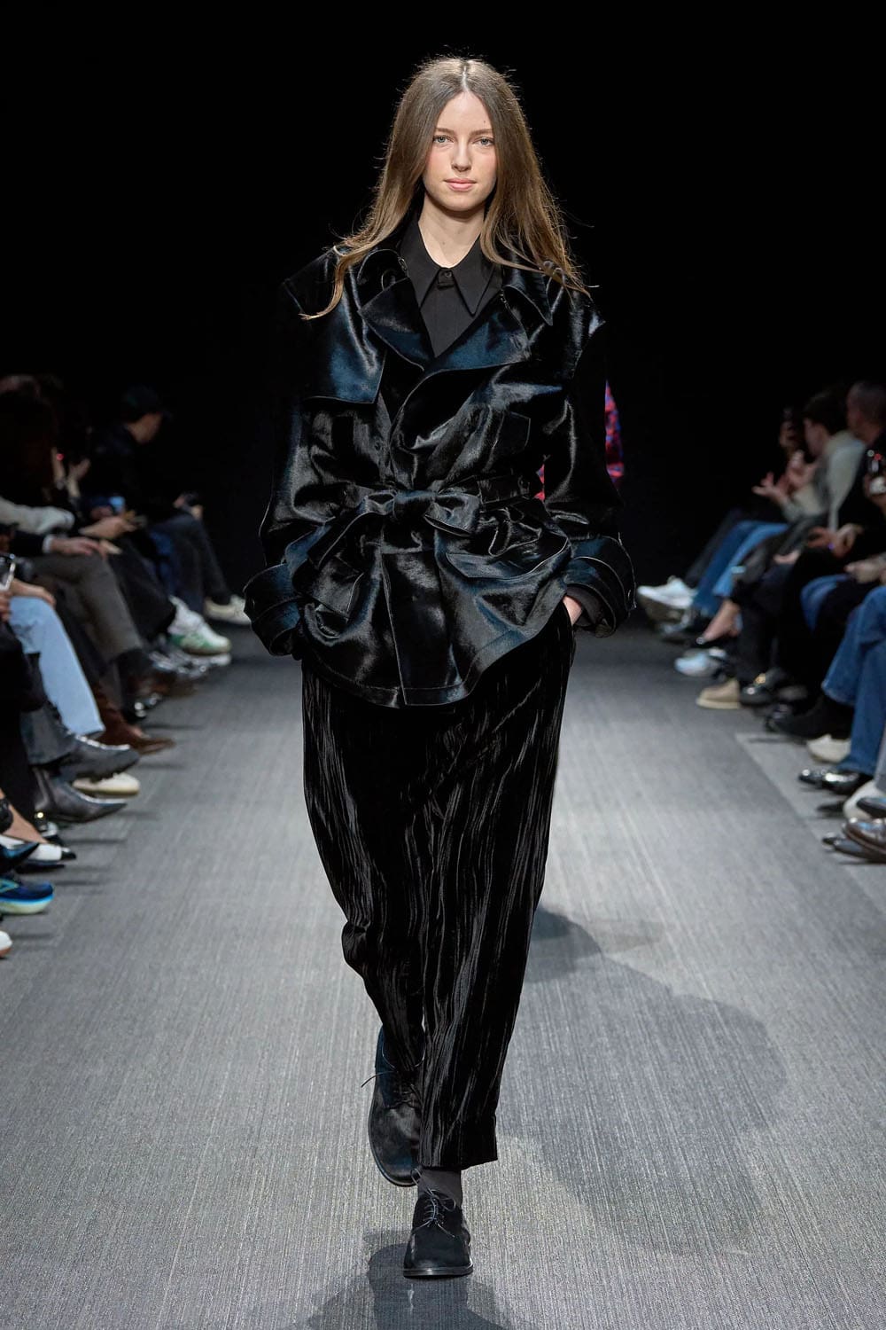 Emporio Armani Herbst Winter 2025 2026 Runway Magazin (43)