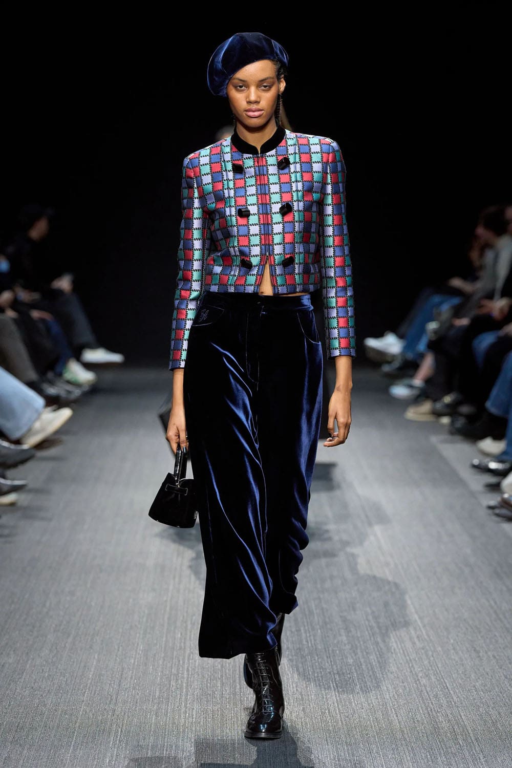 Emporio Armani Herbst Winter 2025 2026 Runway Magazin (52)