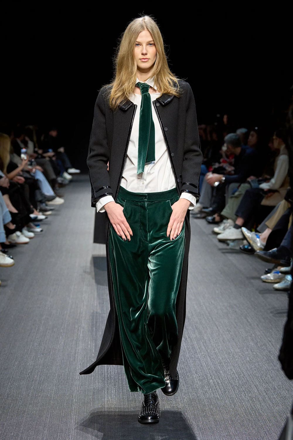 Emporio Armani Herbst Winter 2025 2026 Runway Magazin (54)