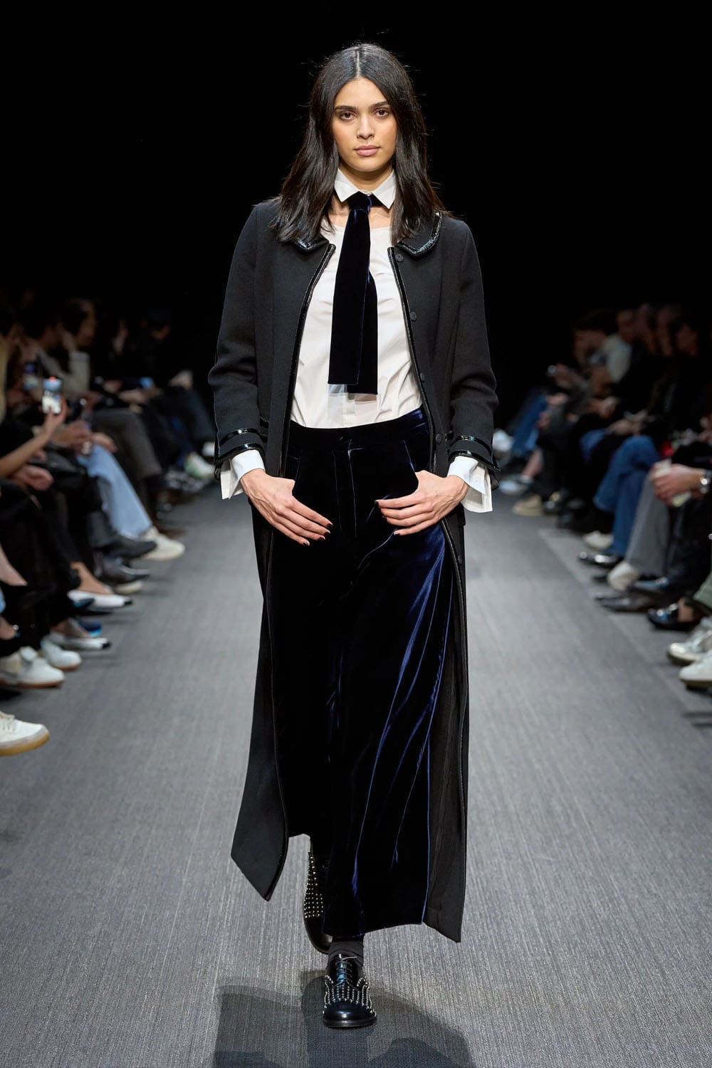 Emporio Armani Herbst Winter 2025 2026 Runway Magazin (55)