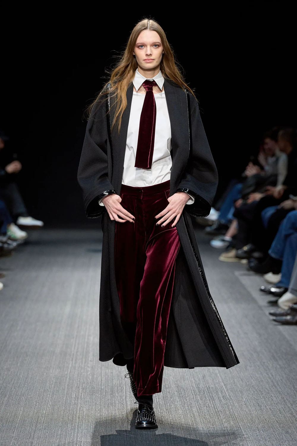 Emporio Armani Herbst Winter 2025 2026 Runway Magazin (56)
