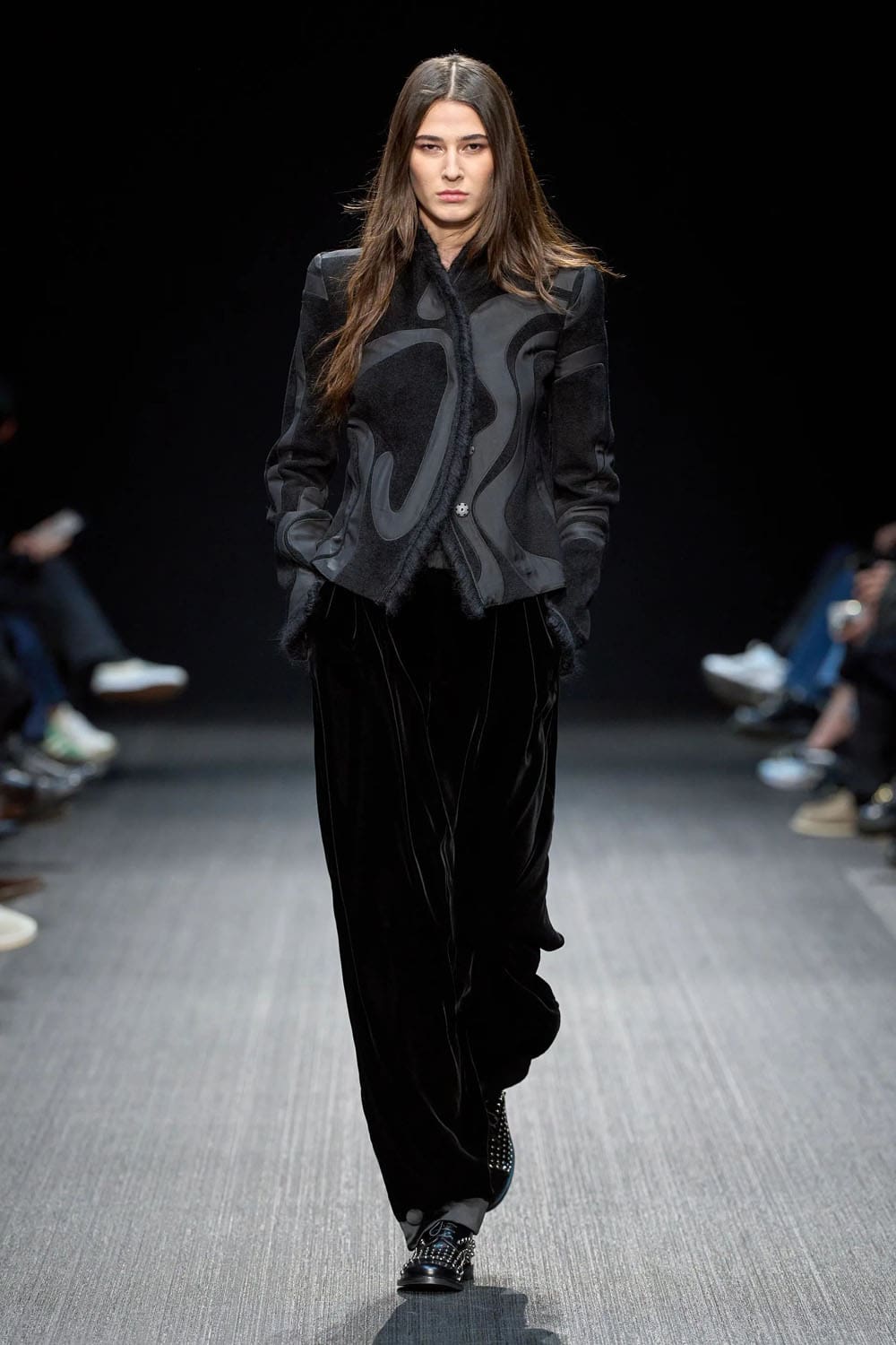 Emporio Armani Herbst Winter 2025 2026 Runway Magazin (59)