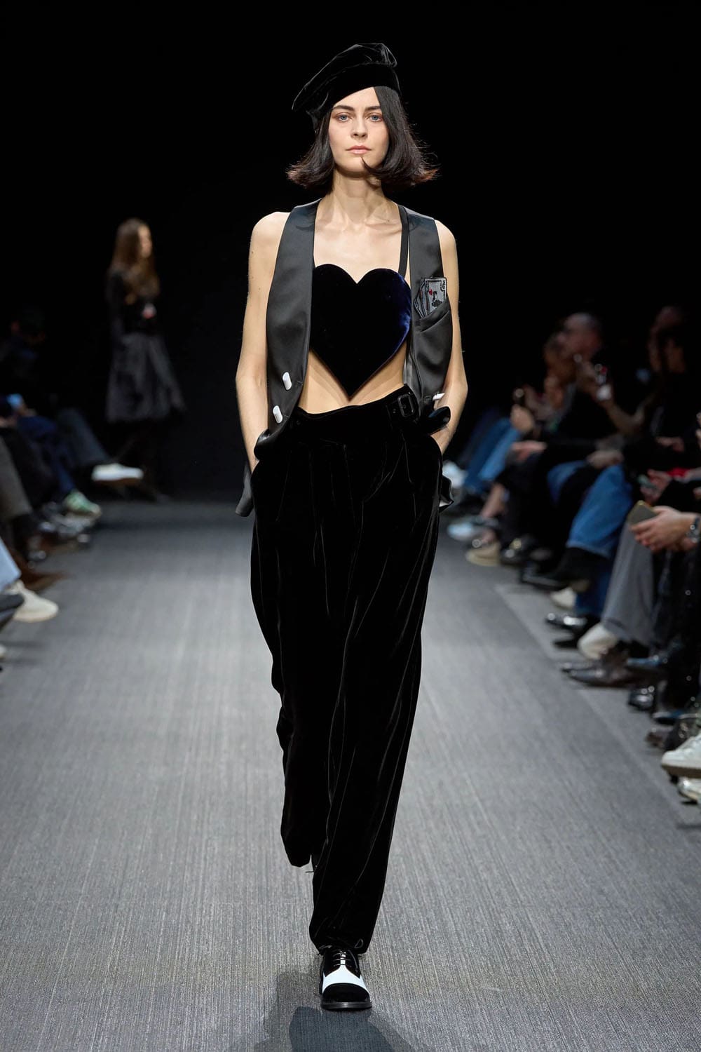 Emporio Armani Herbst Winter 2025 2026 Runway Magazin (73)