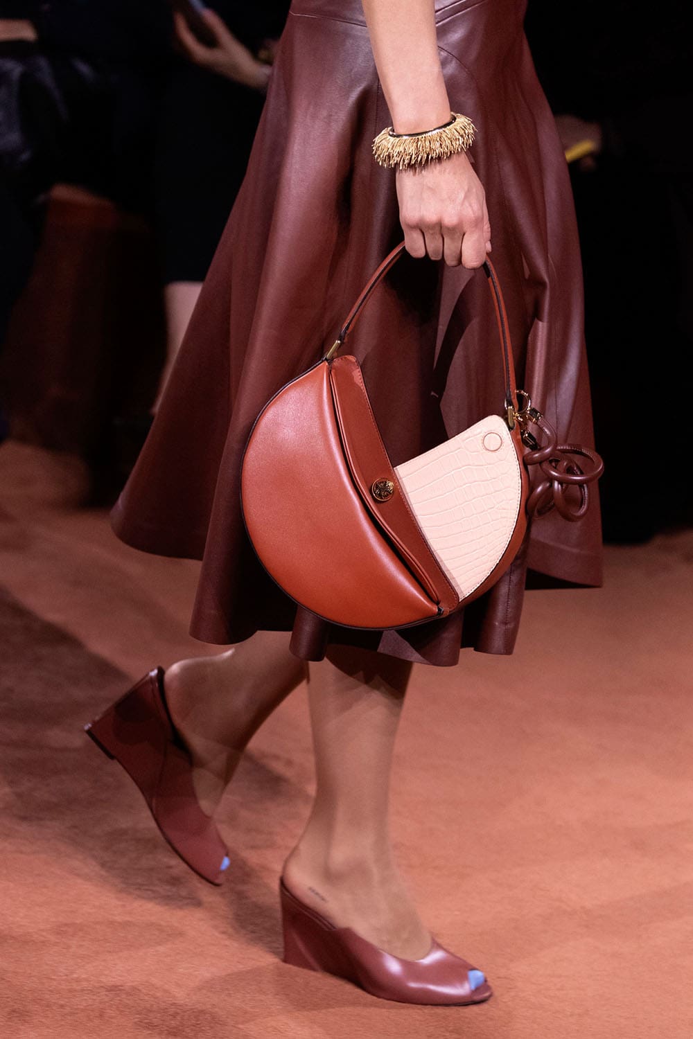 Fendi Automne Hiver 2025 2026 Gros plan sur les détails Runway Magazine (104)