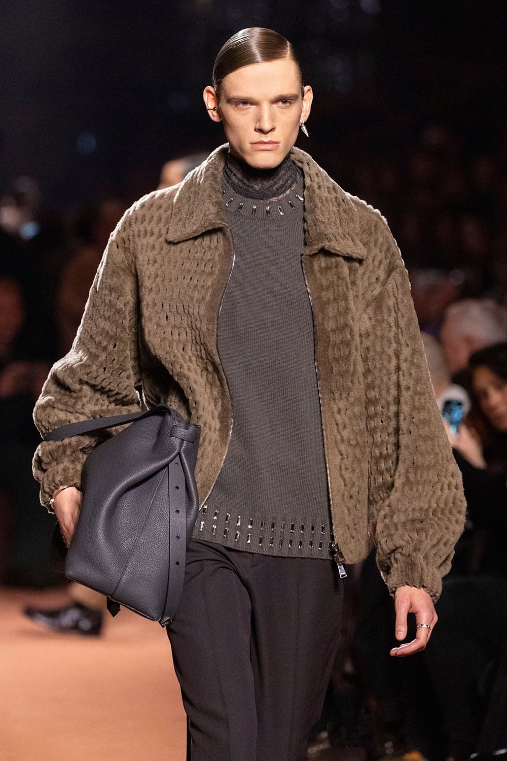 Fendi Automne Hiver 2025 2026 Gros plan sur les détails Runway Magazine (115)