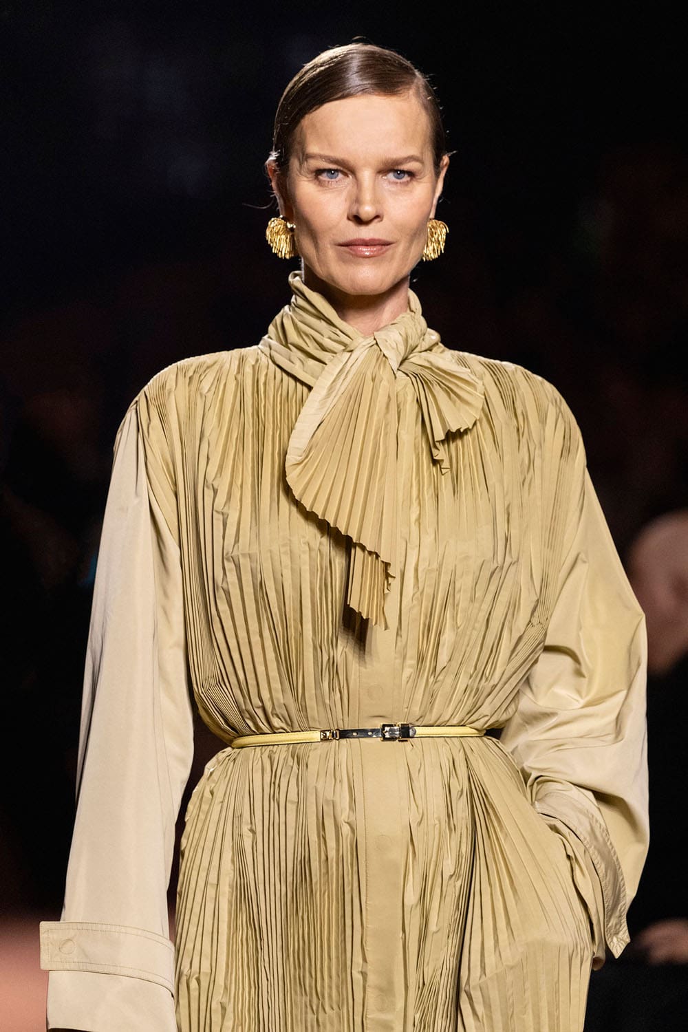 Fendi Automne Hiver 2025 2026 Gros plan sur les détails Runway Magazine (118)