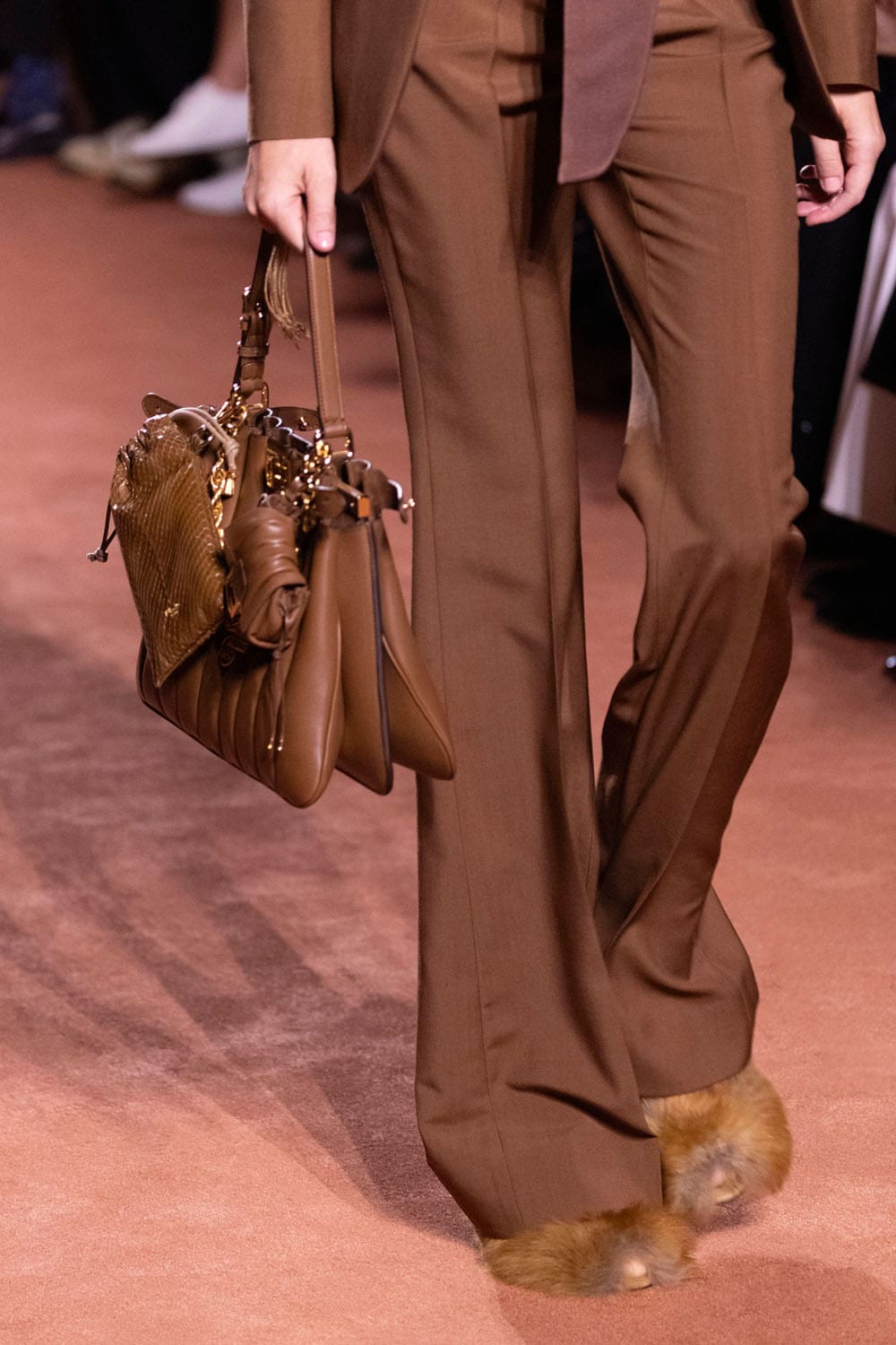 Fendi Automne Hiver 2025 2026 Gros plan sur les détails Runway Magazine (127)