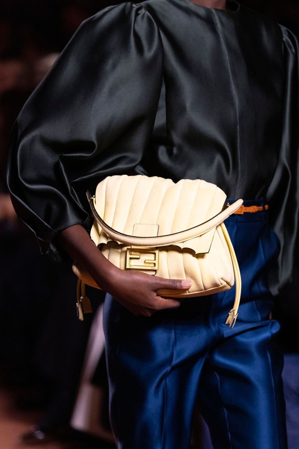 Fendi Automne Hiver 2025 2026 Gros plan sur les détails Runway Magazine (146)