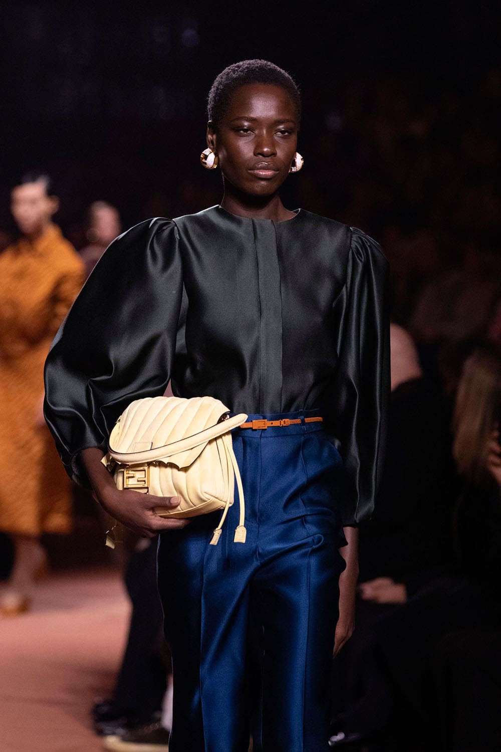 Fendi Automne Hiver 2025 2026 Gros plan sur les détails Runway Magazine (148)
