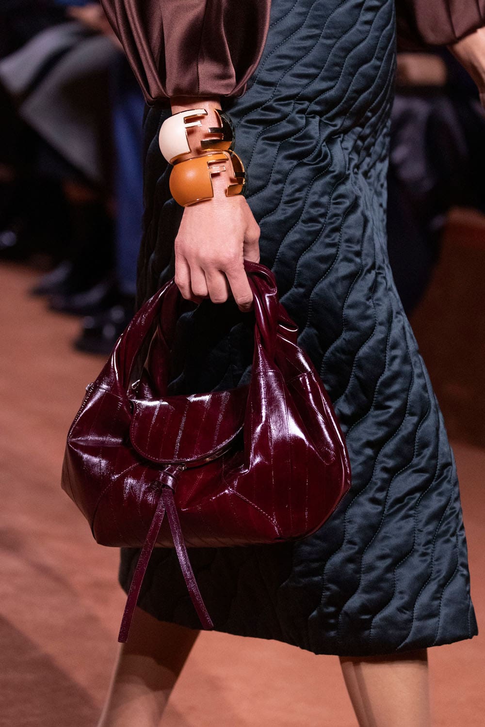 Fendi Automne Hiver 2025 2026 Gros plan sur les détails Runway Magazine (152)