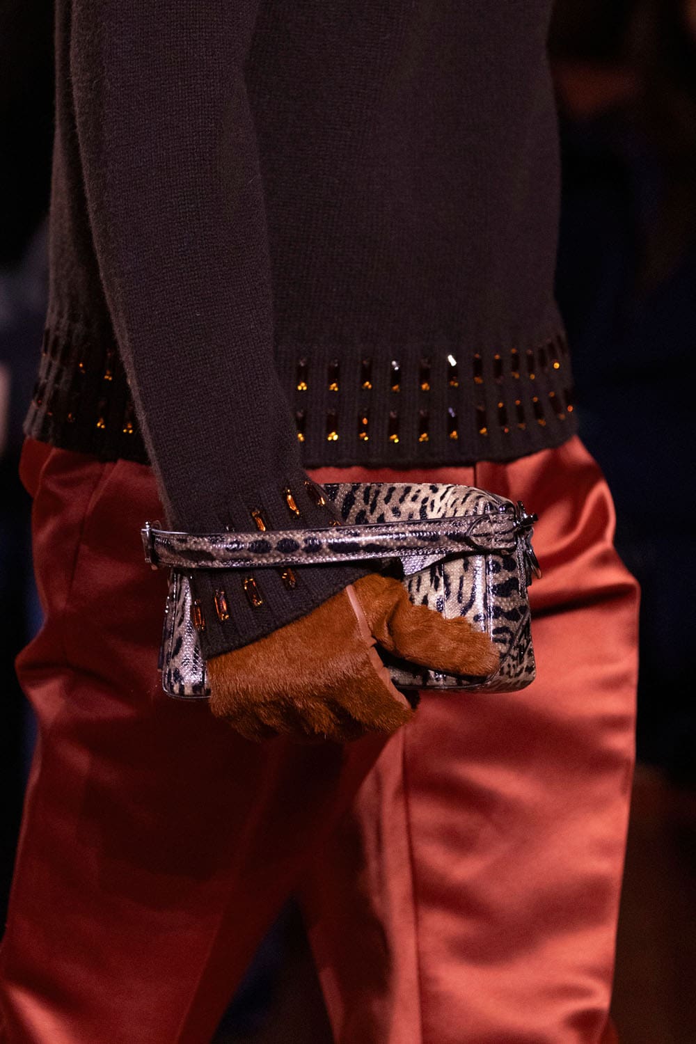 Fendi Automne Hiver 2025 2026 Gros plan sur les détails Runway Magazine (155)