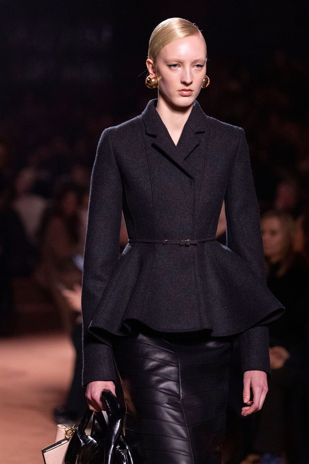 Fendi Automne Hiver 2025 2026 Gros plan sur les détails Runway Magazine (172)