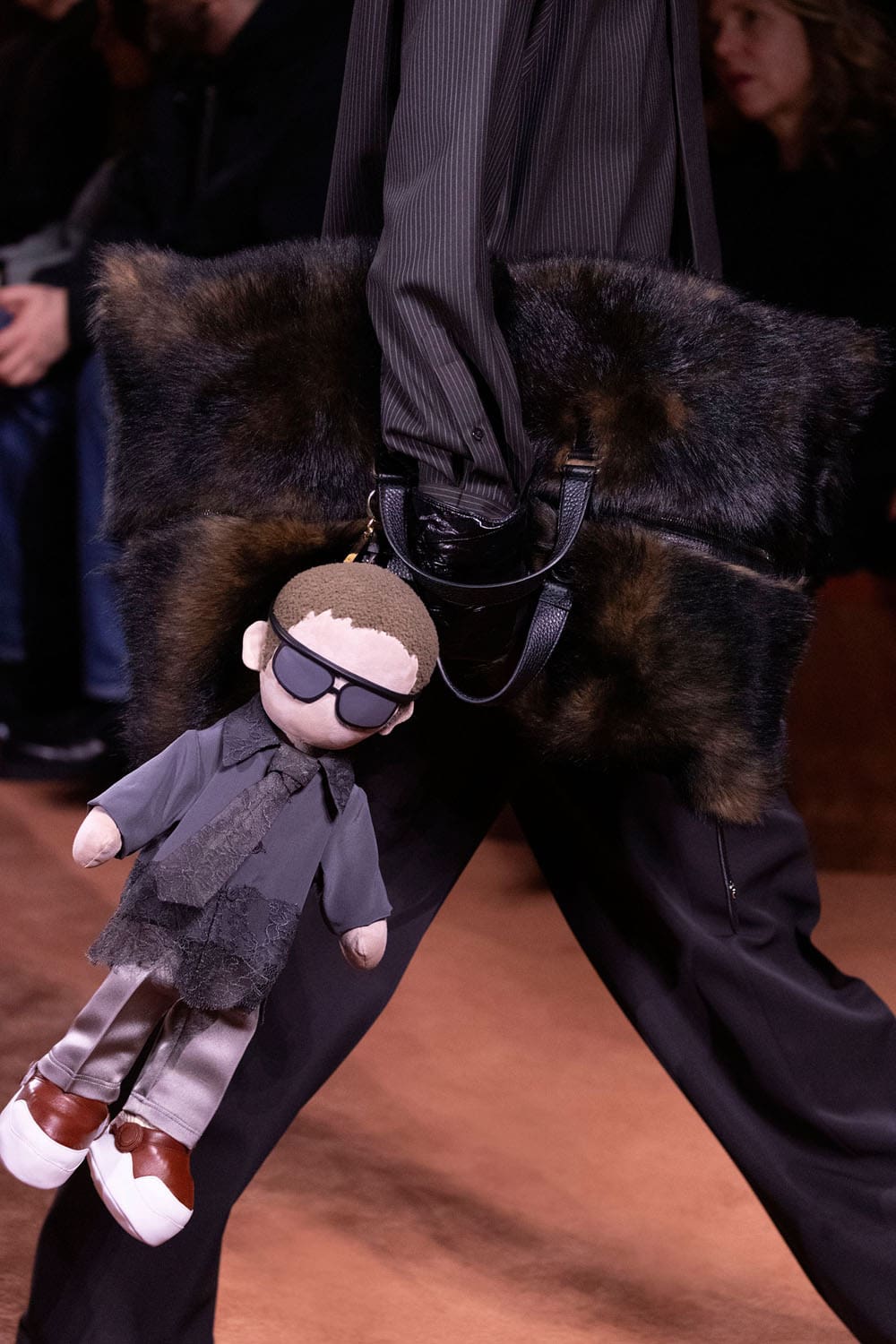 Fendi Automne Hiver 2025 2026 Gros plan sur les détails Runway Magazine (173)