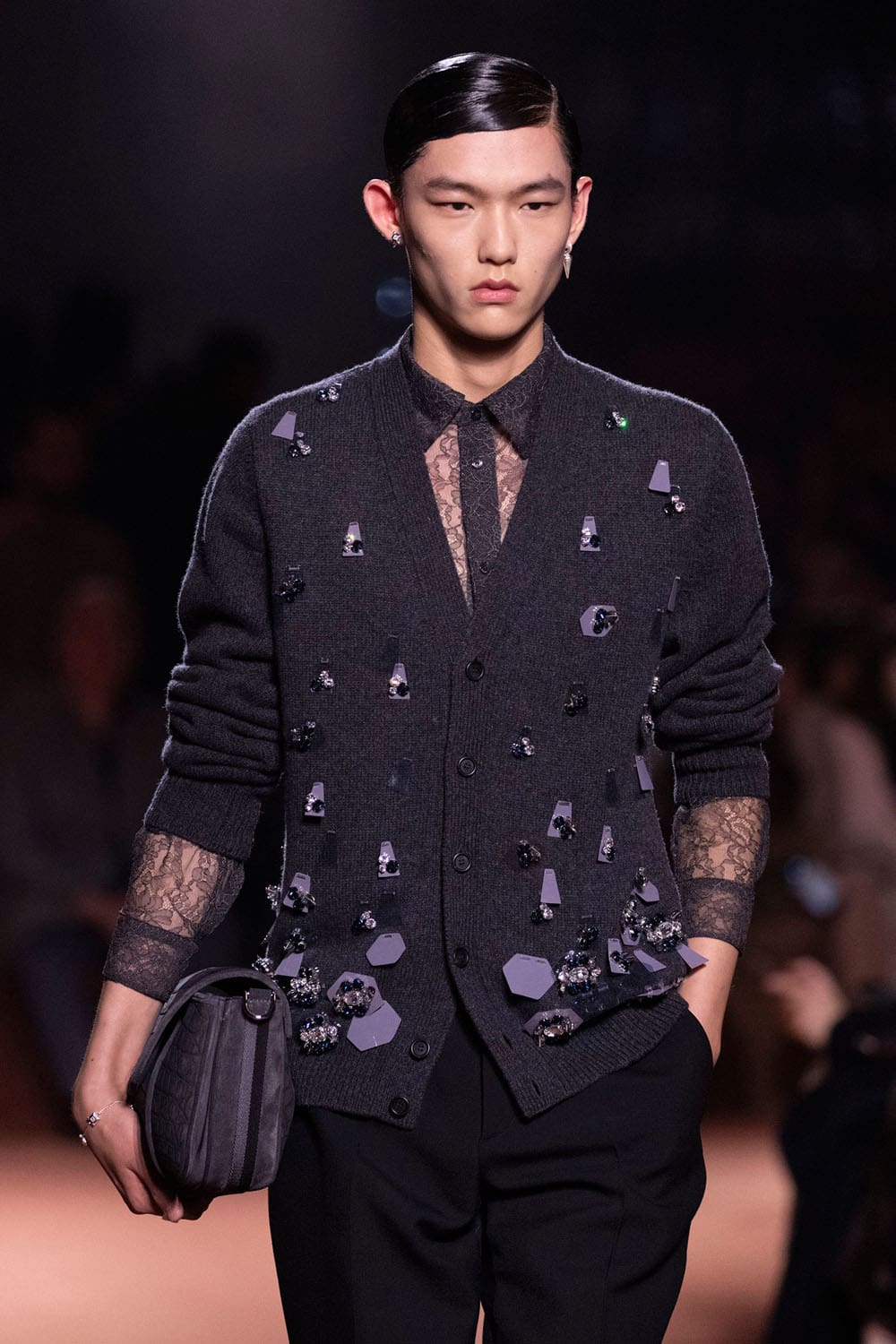 Fendi Automne Hiver 2025 2026 Gros plan sur les détails Runway Magazine (178)