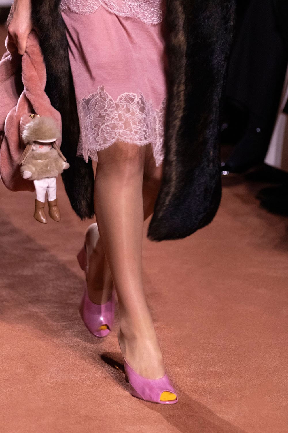 Fendi Automne Hiver 2025 2026 Gros plan sur les détails Runway Magazine (181)