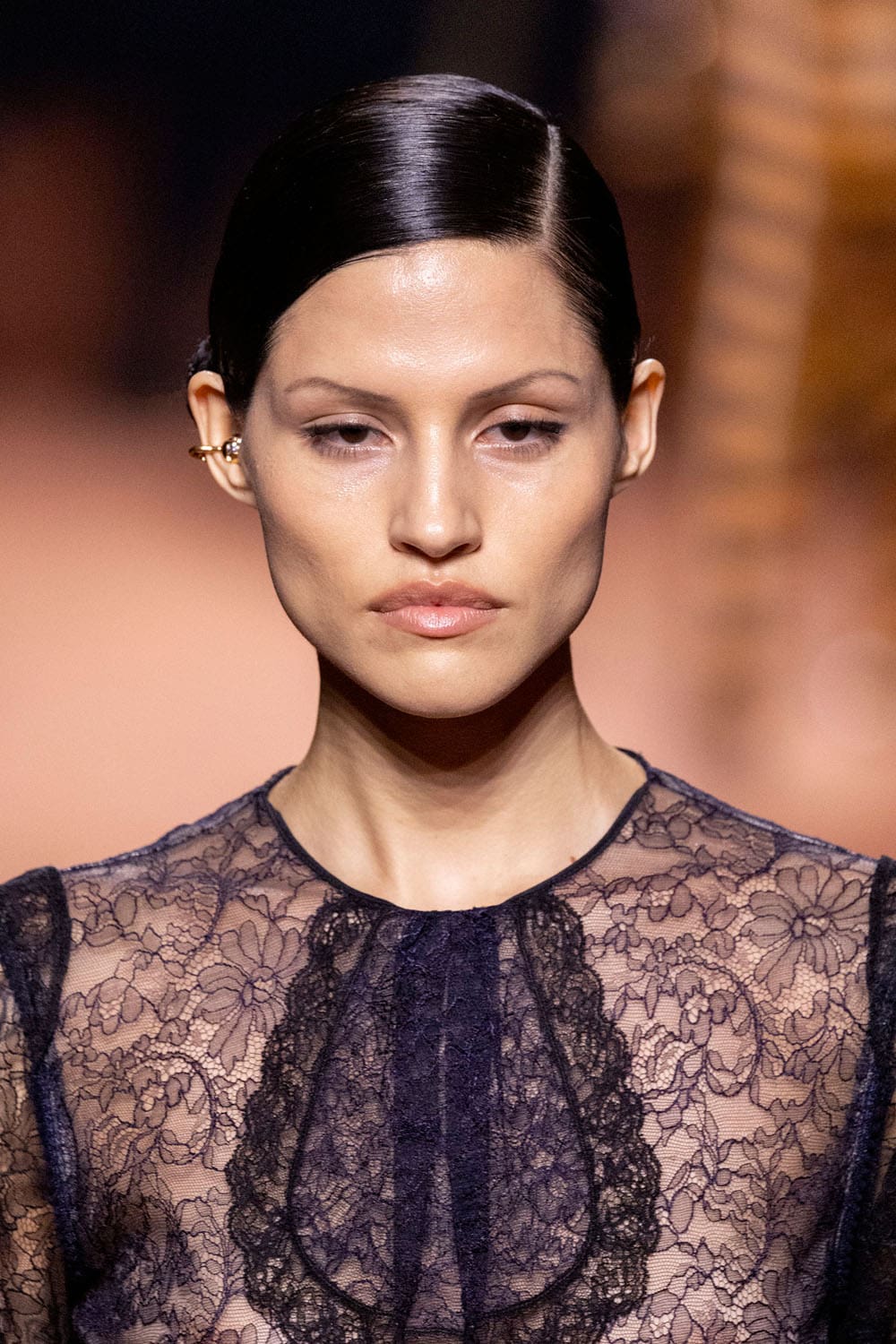 Fendi Automne Hiver 2025 2026 Gros plan sur les détails Runway Magazine (183)