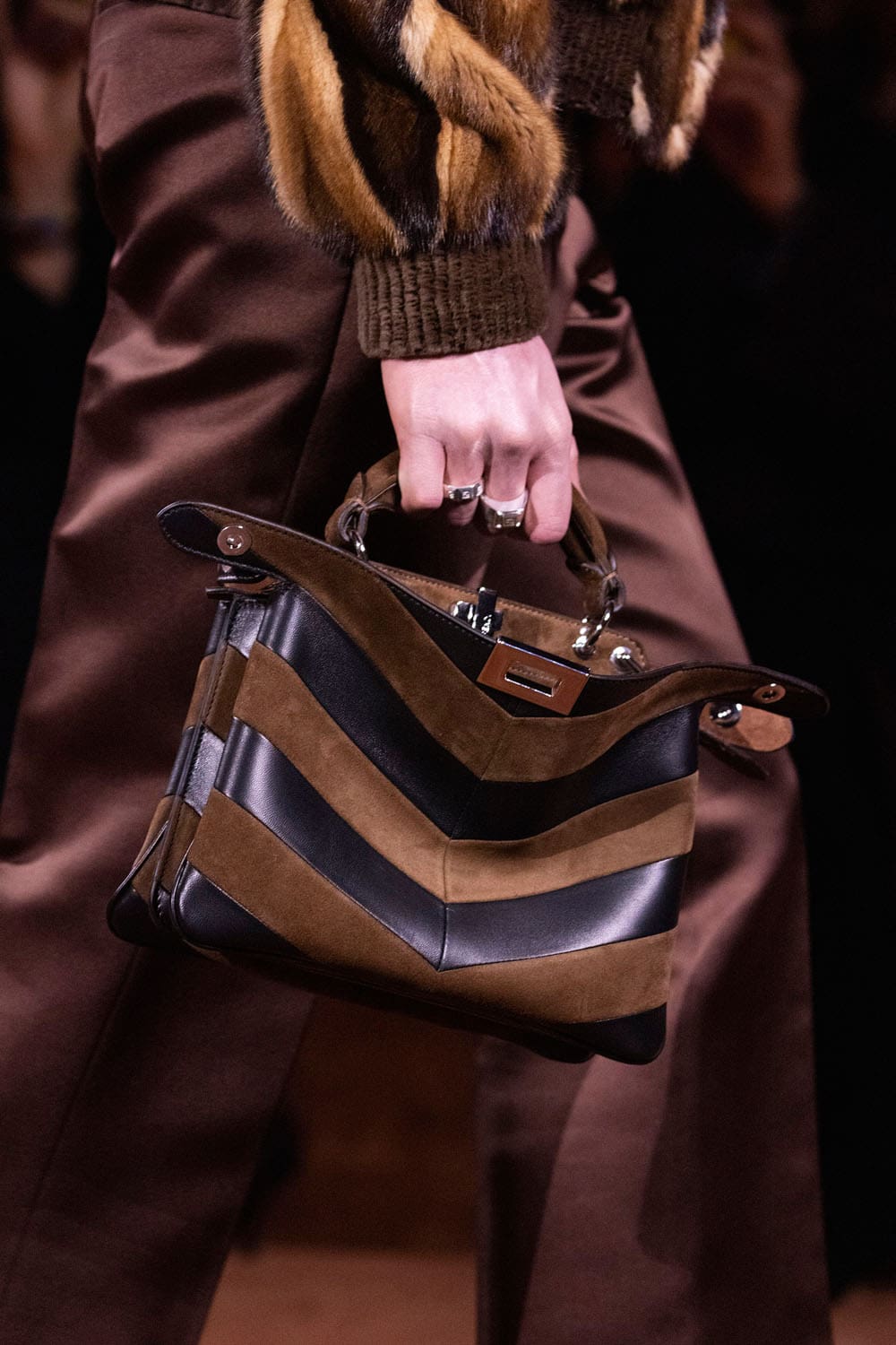 Fendi Automne Hiver 2025 2026 Gros plan sur les détails Runway Magazine (194)