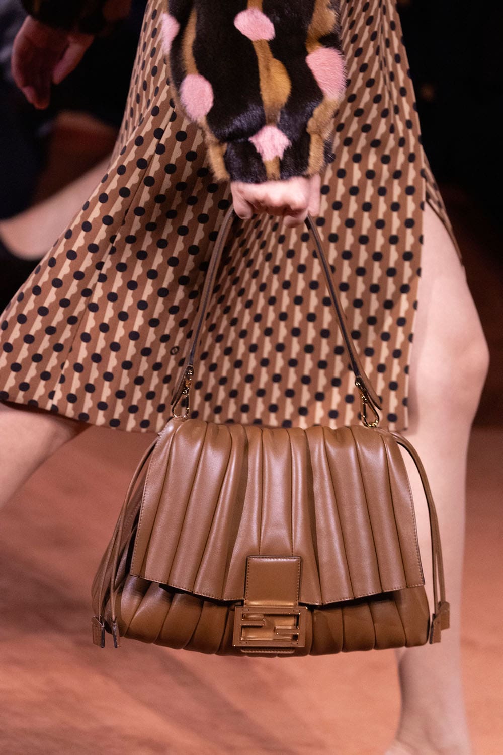 Fendi Automne Hiver 2025 2026 Gros plan sur les détails Runway Magazine (197)