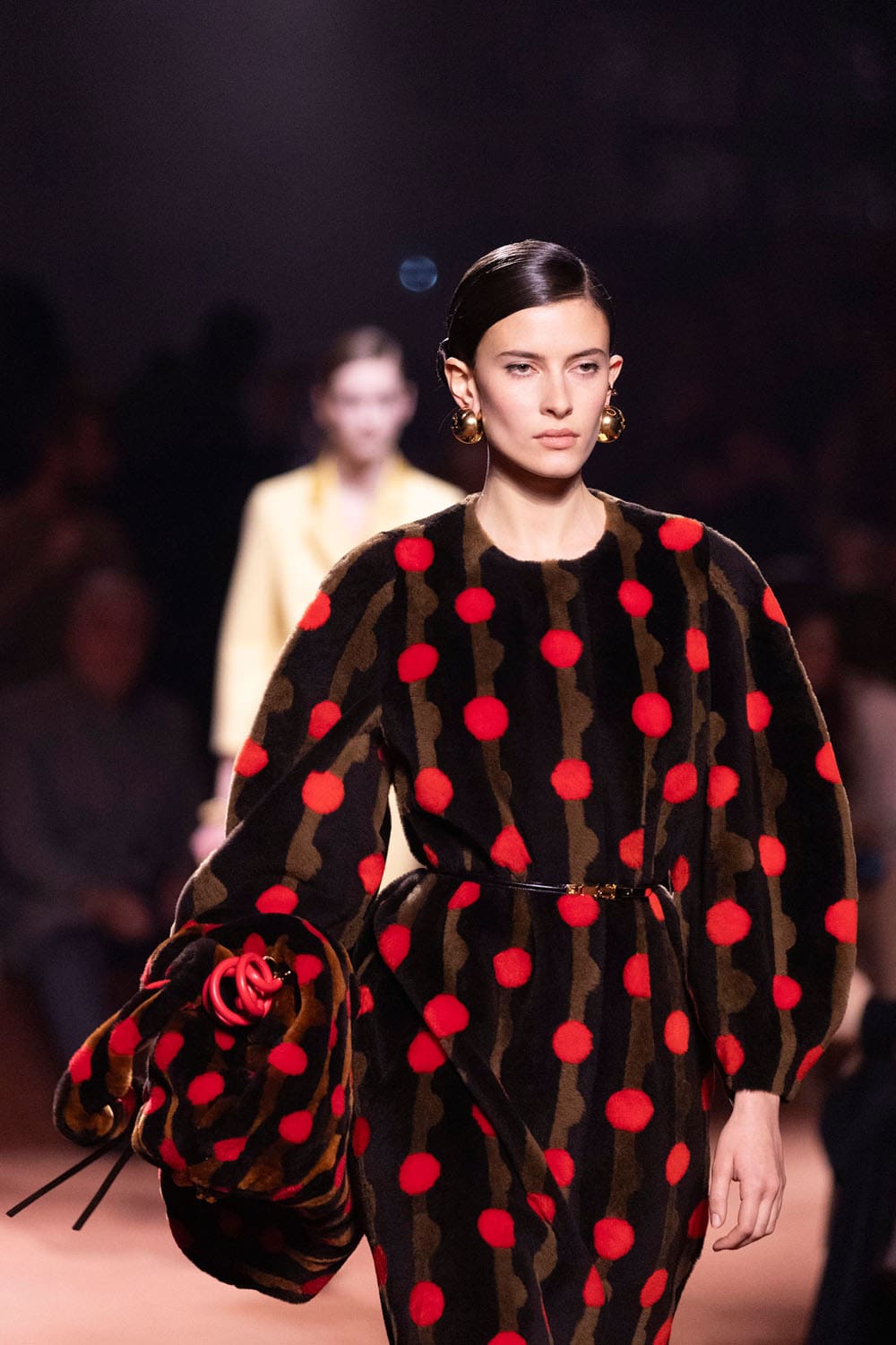 Fendi Automne Hiver 2025 2026 Gros plan sur les détails Runway Magazine (202)