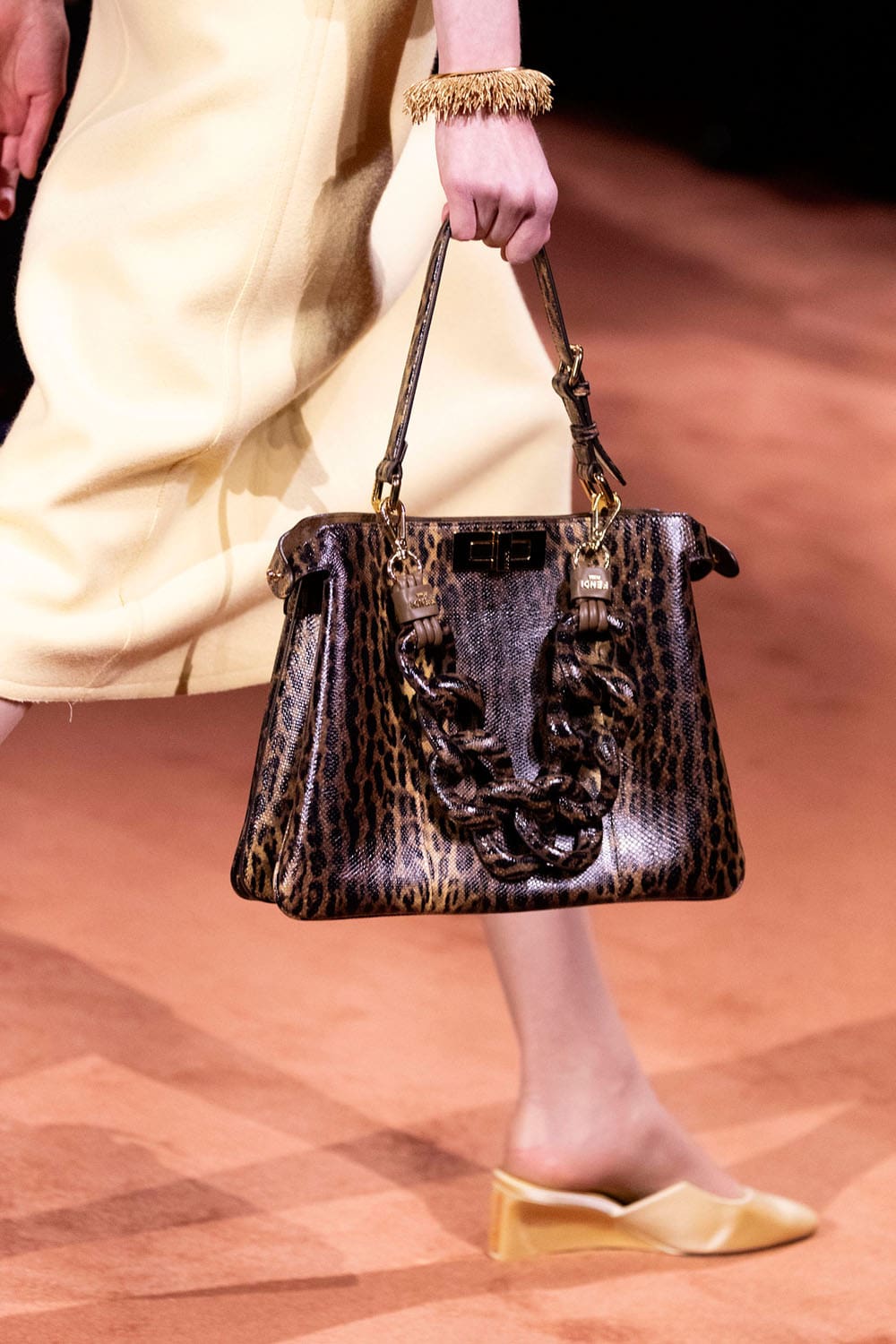 Fendi Automne Hiver 2025 2026 Gros plan sur les détails Runway Magazine (203)