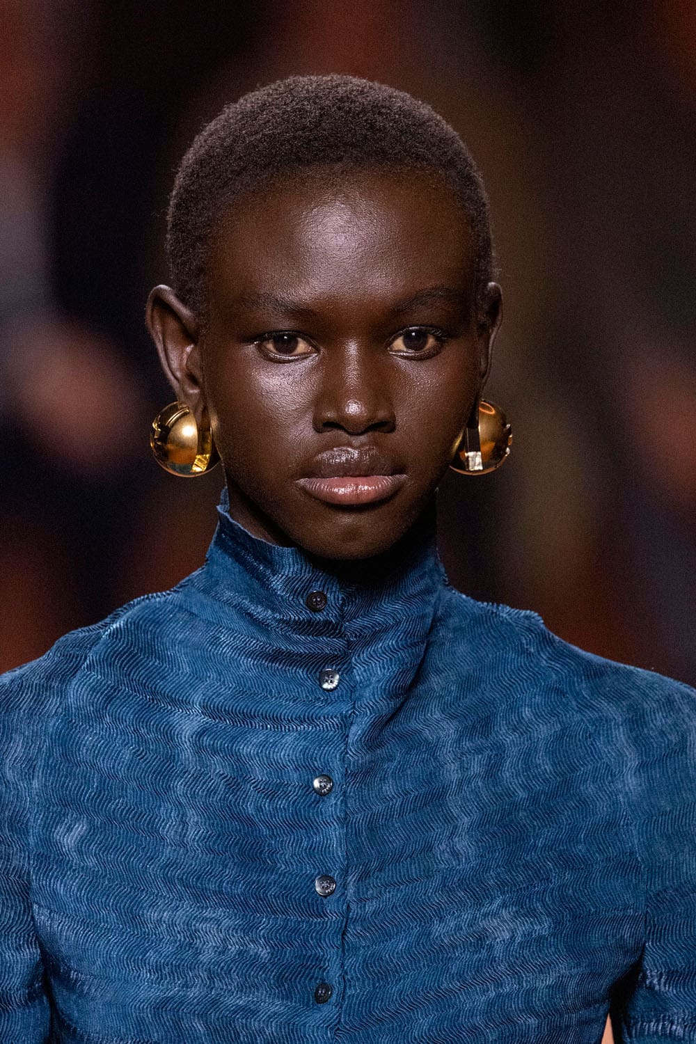 Fendi Automne Hiver 2025 2026 Gros plan sur les détails Runway Magazine (21)