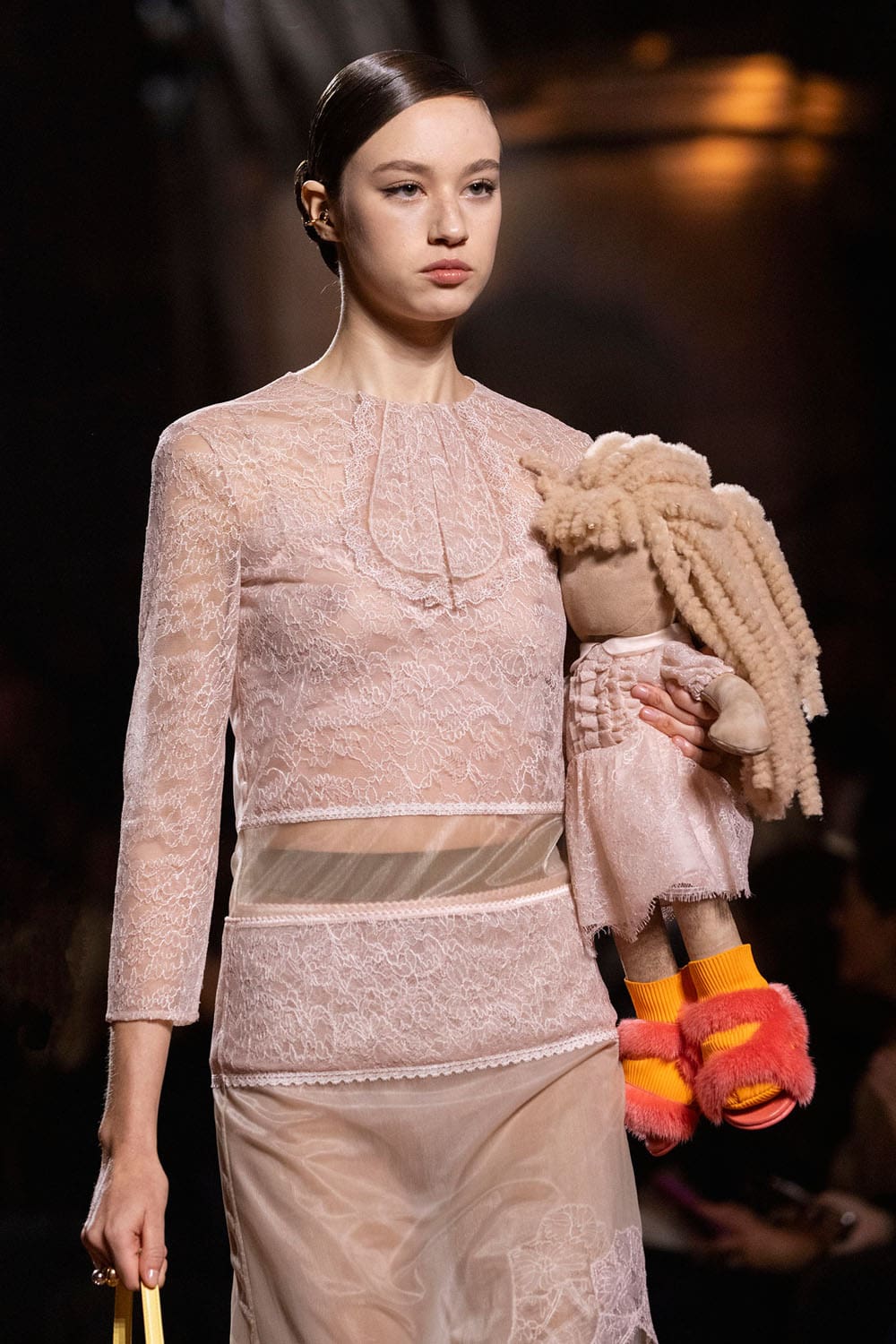 Fendi Automne Hiver 2025 2026 Gros plan sur les détails Runway Magazine (217)