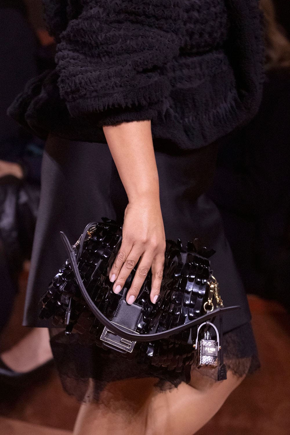 Fendi Automne Hiver 2025 2026 Gros plan sur les détails Runway Magazine (227)