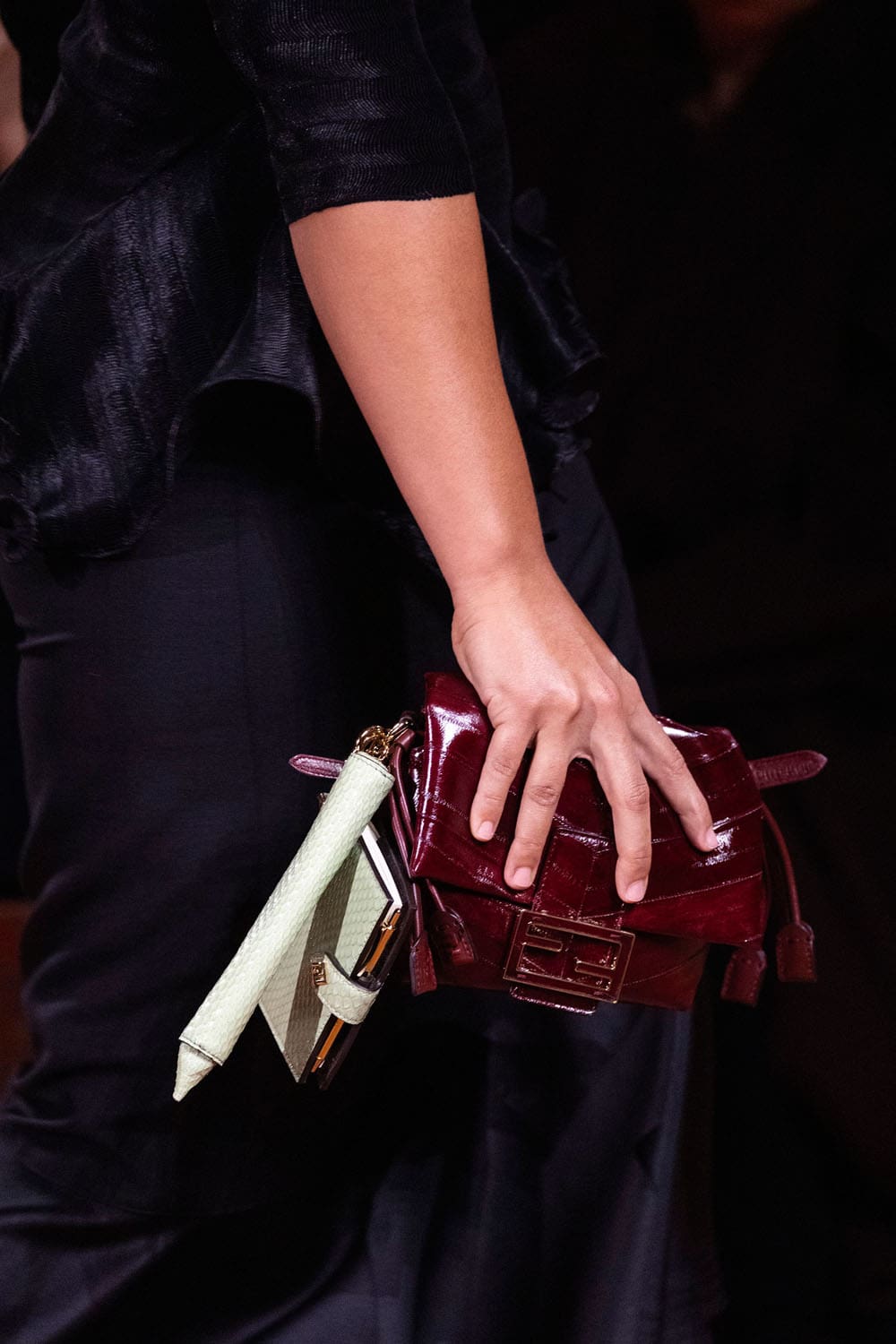 Fendi Automne Hiver 2025 2026 Gros plan sur les détails Runway Magazine (23)