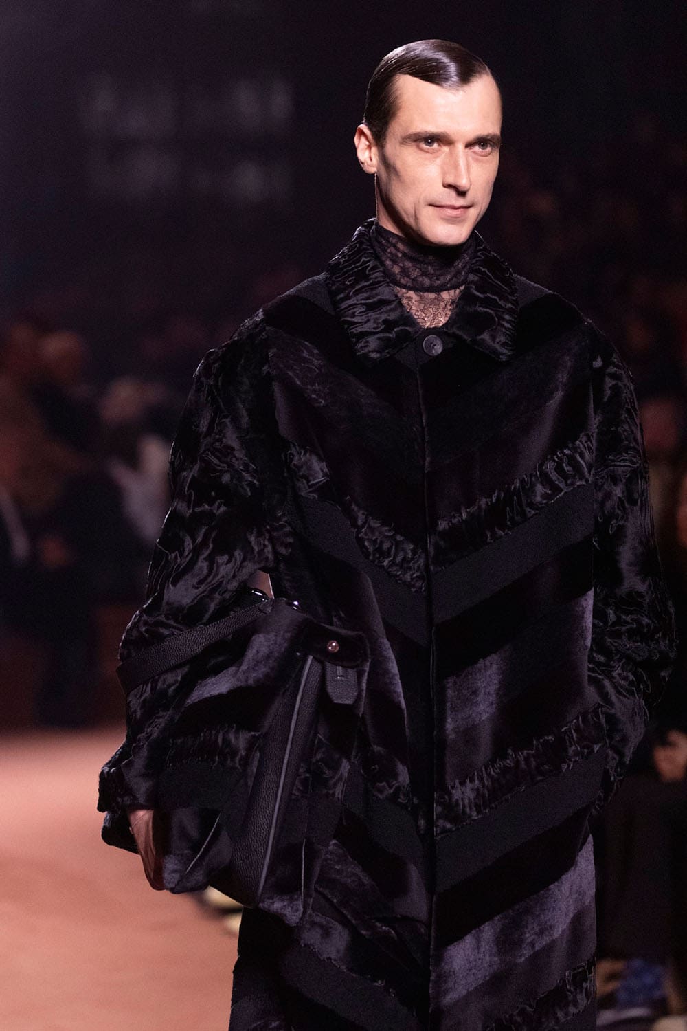 Fendi Automne Hiver 2025 2026 Gros plan sur les détails Runway Magazine (235)