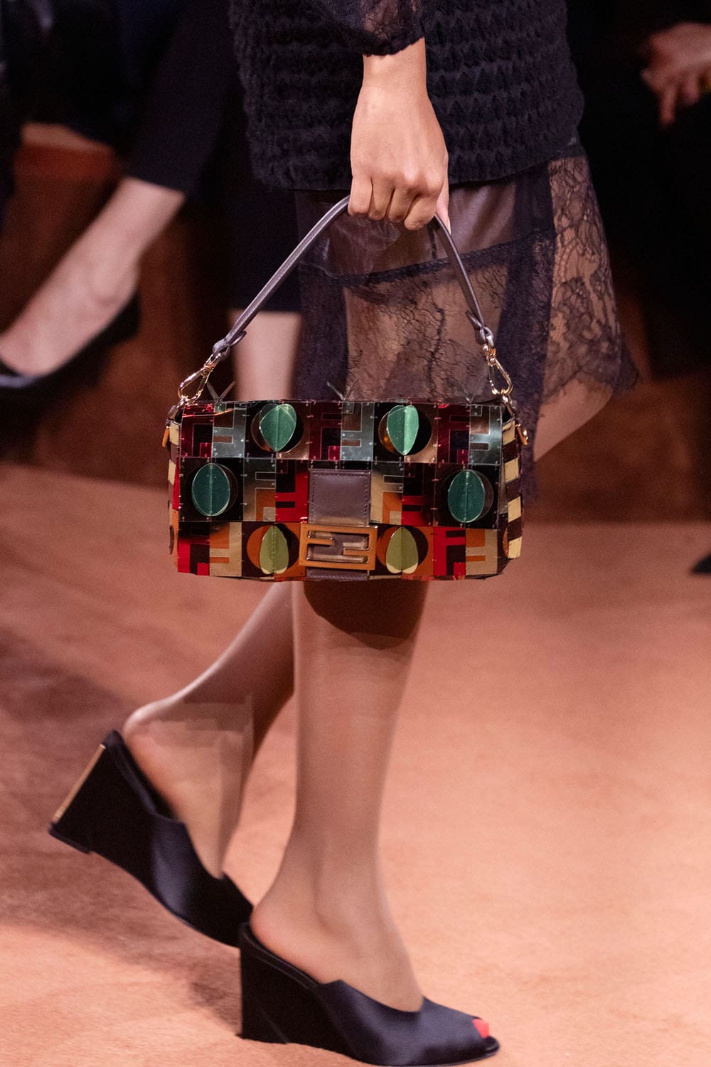 Fendi Automne Hiver 2025 2026 Gros plan sur les détails Runway Magazine (236)