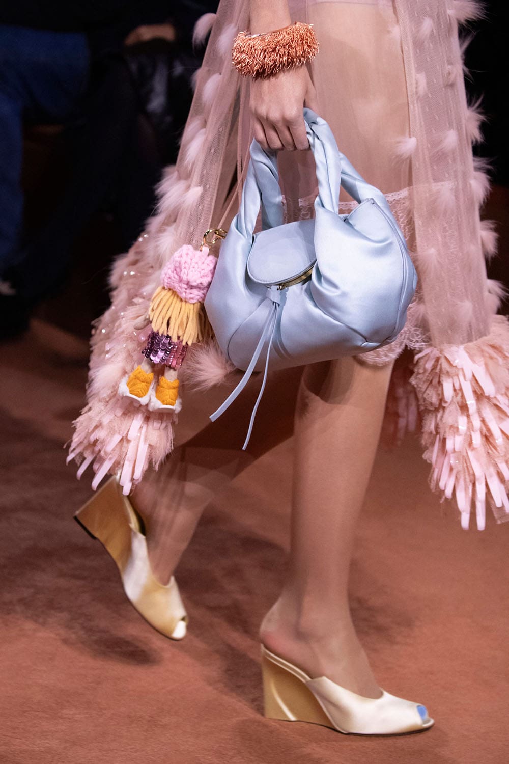 Fendi Automne Hiver 2025 2026 Gros plan sur les détails Runway Magazine (251)