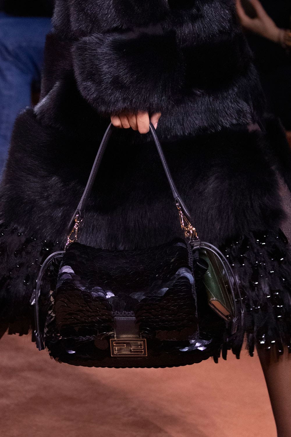 Fendi Automne Hiver 2025 2026 Gros plan sur les détails Runway Magazine (257)