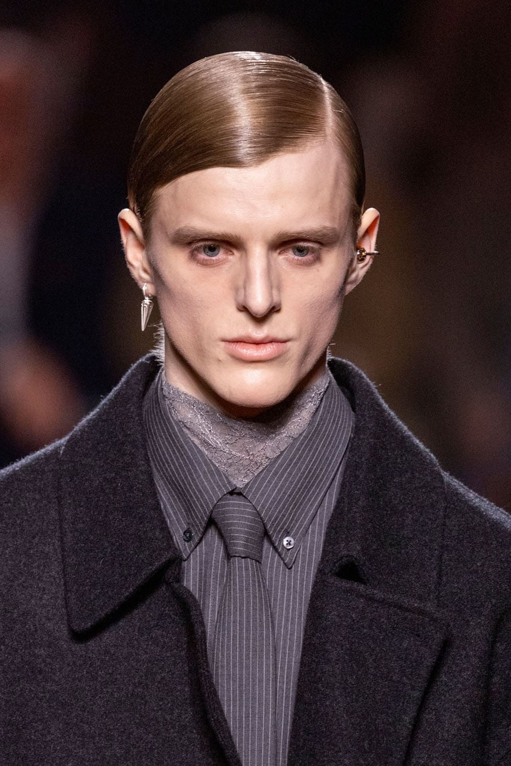 Fendi Automne Hiver 2025 2026 Gros plan sur les détails Runway Magazine (27)