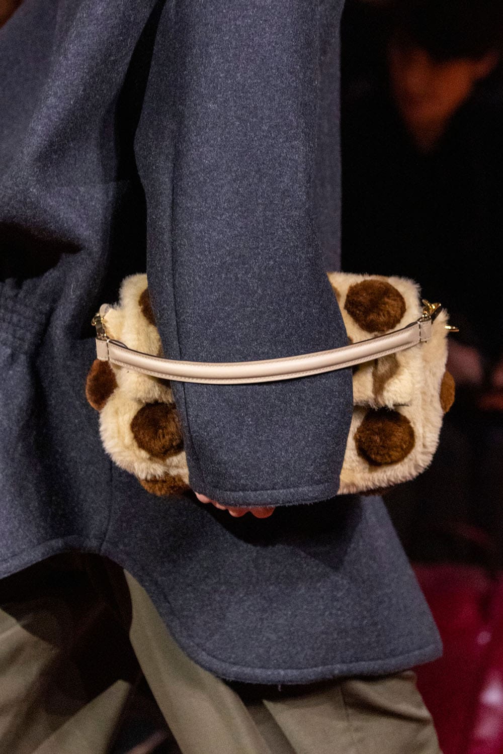 Fendi Automne Hiver 2025 2026 Gros plan sur les détails Runway Magazine (38)