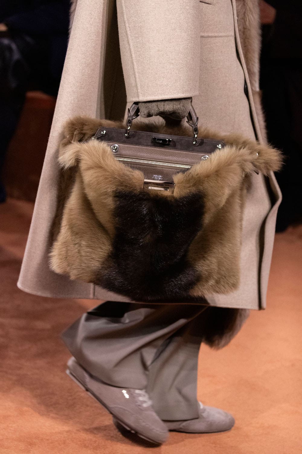 Fendi Automne Hiver 2025 2026 Gros plan sur les détails Runway Magazine (41)