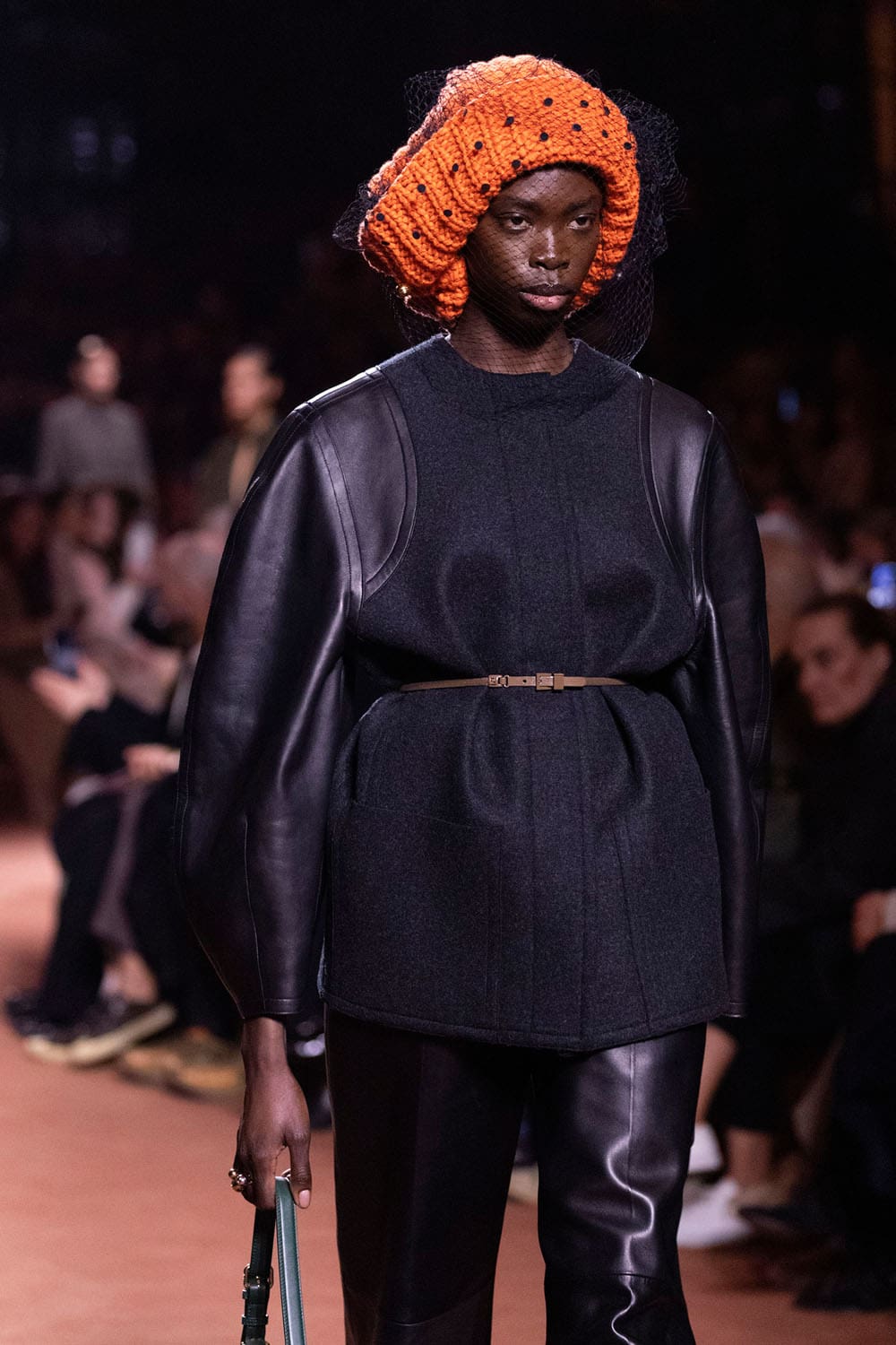 Fendi Automne Hiver 2025 2026 Gros plan sur les détails Runway Magazine (52)
