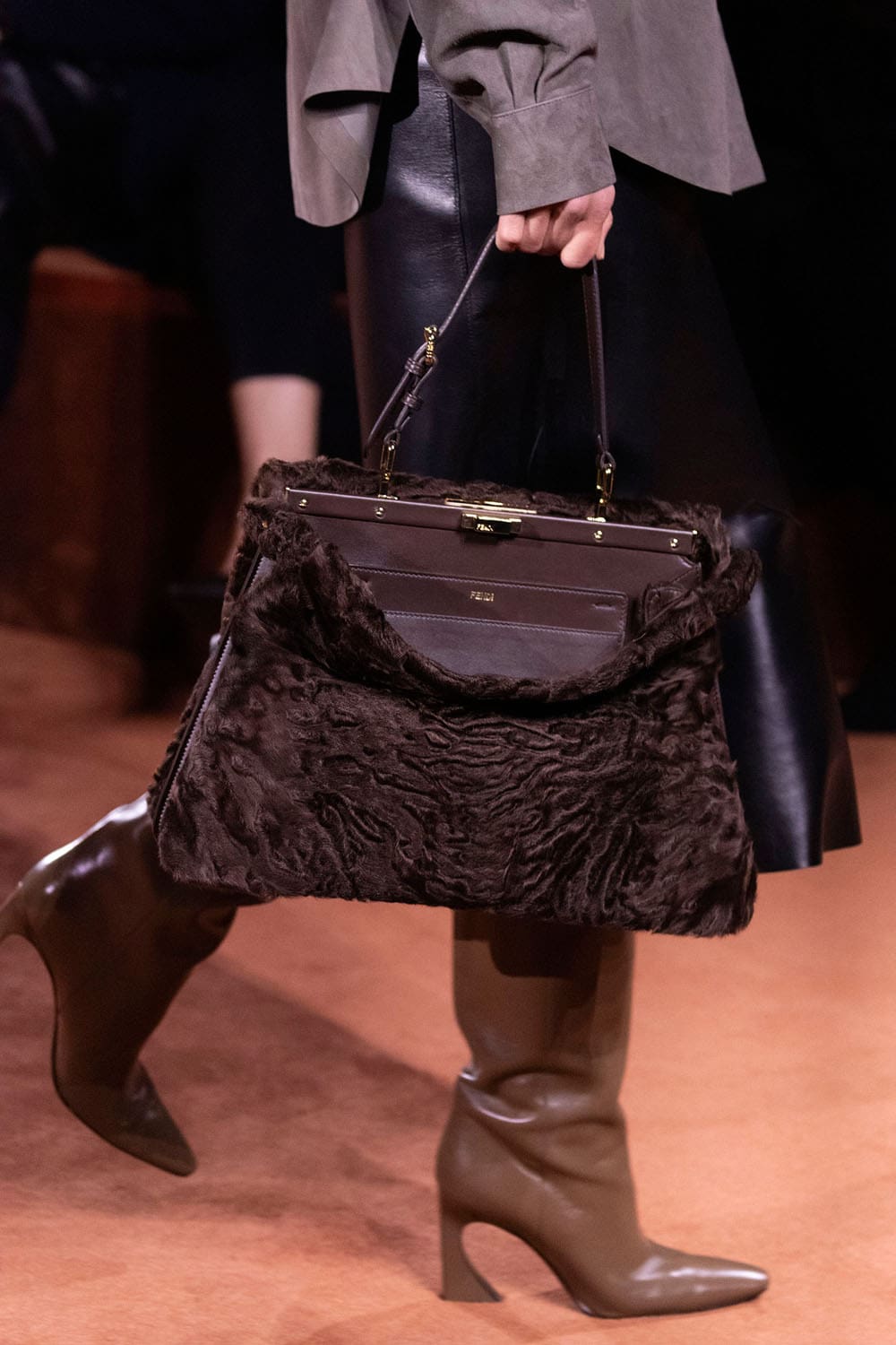 Fendi Automne Hiver 2025 2026 Gros plan sur les détails Runway Magazine (56)