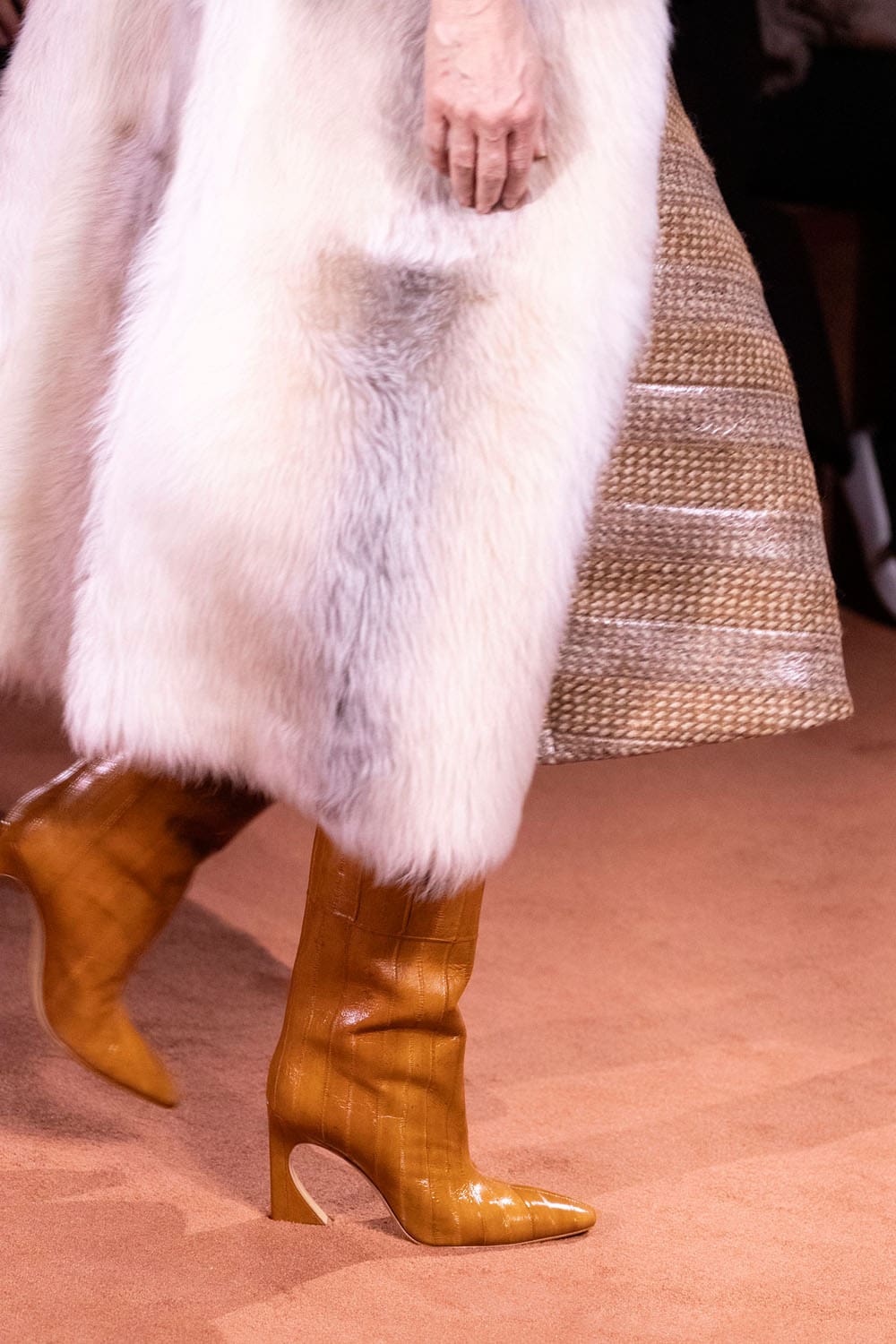 Fendi Automne Hiver 2025 2026 Gros plan sur les détails Runway Magazine (88)