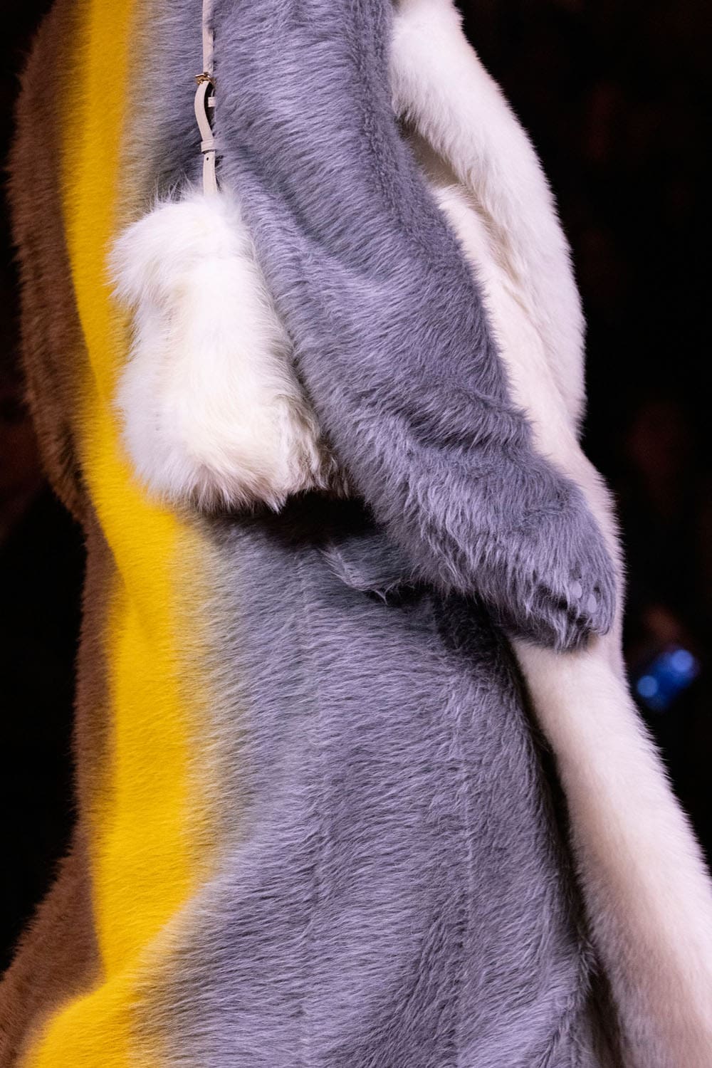 Fendi Automne Hiver 2025 2026 Gros plan sur les détails Runway Magazine (89)