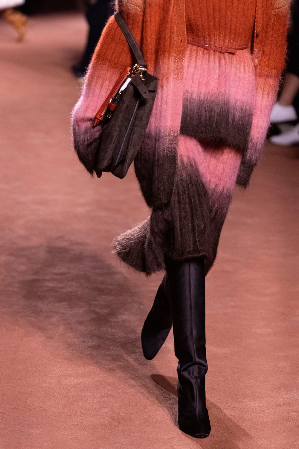 Fendi Automne Hiver 2025 2026 Gros plan sur les détails Runway Magazine (97)
