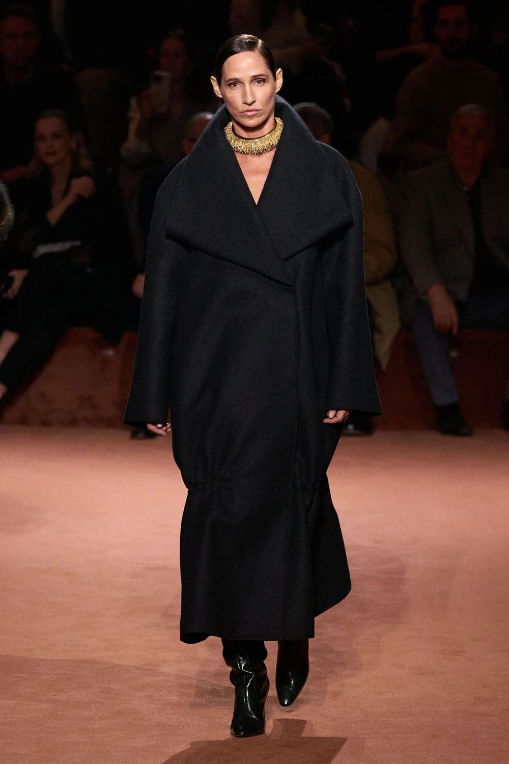 Fendi Otoño Invierno 2025 2026 Runway Revista (10)