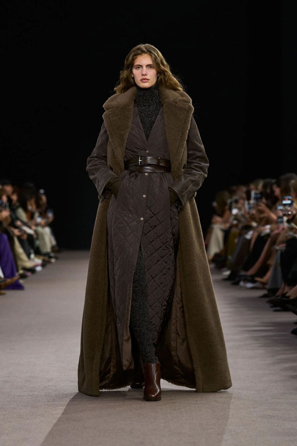 Max Mara Otoño Invierno 2025 2026 Runway Revista (10)