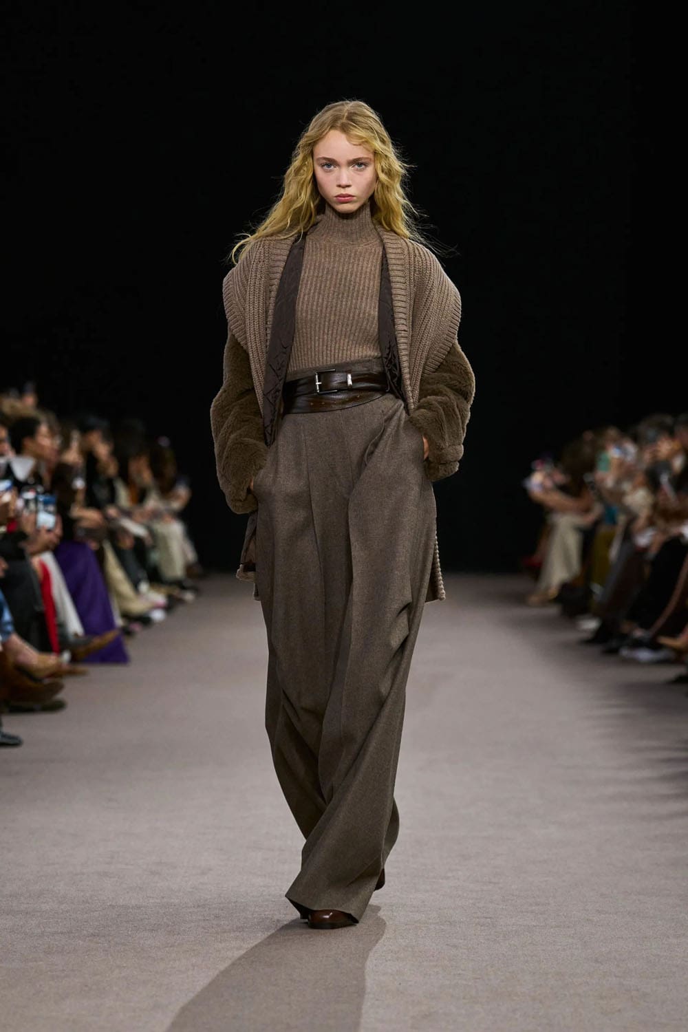 Max Mara Otoño Invierno 2025 2026 Runway Revista (12)