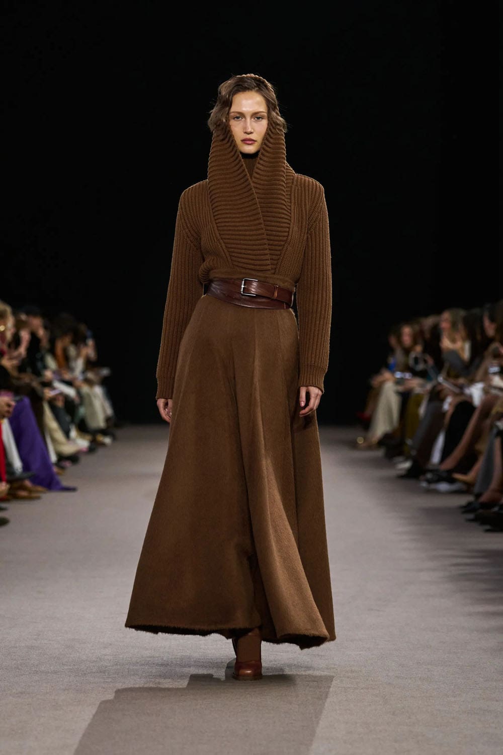 Max Mara Otoño Invierno 2025 2026 Runway Revista (25)